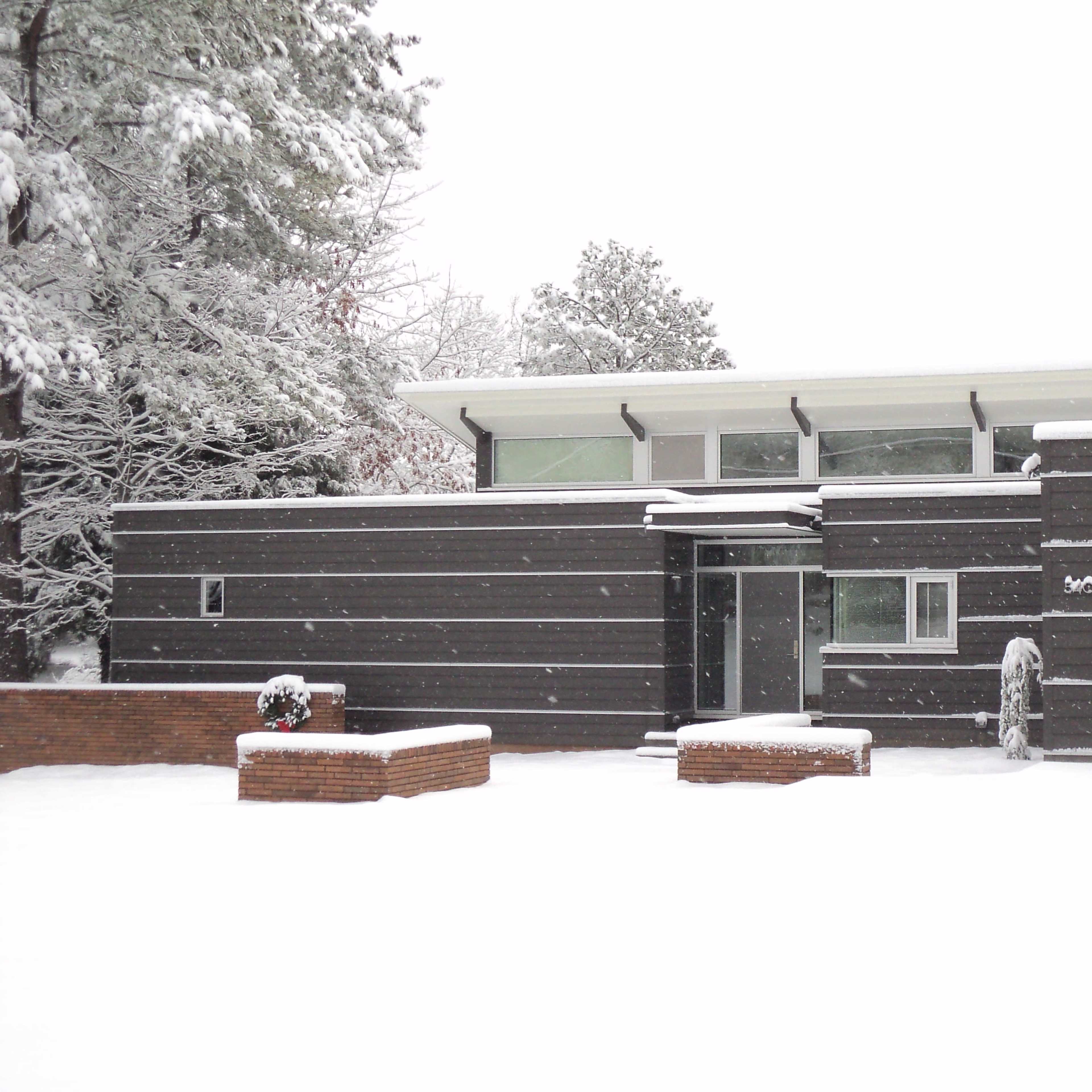 Stunning Modernist Lake House Image in Parkwood, Durham, NC