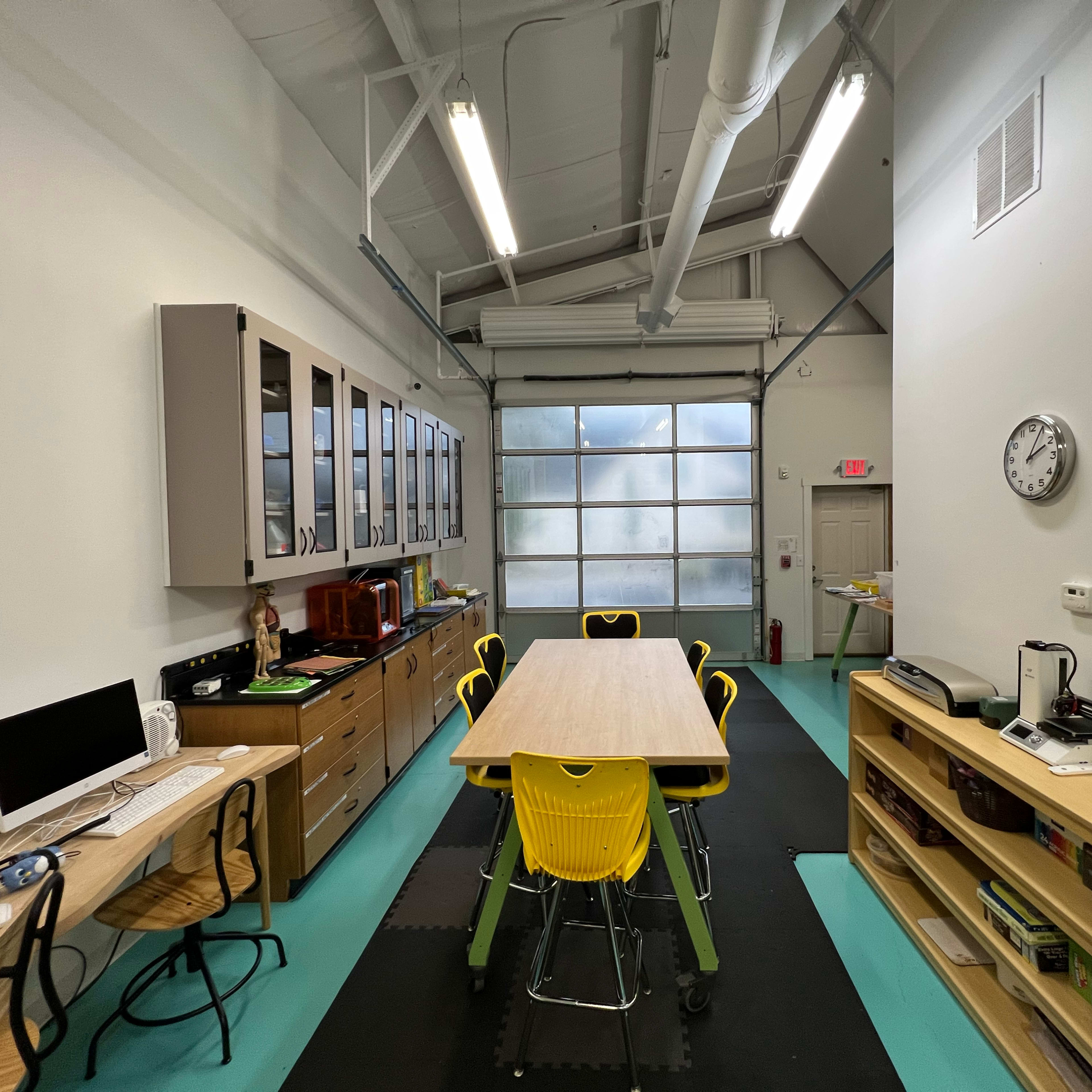 Creative Studio and Workshop Space with Green Screen and Workstations Image in Smyrna, Smyrna, GA