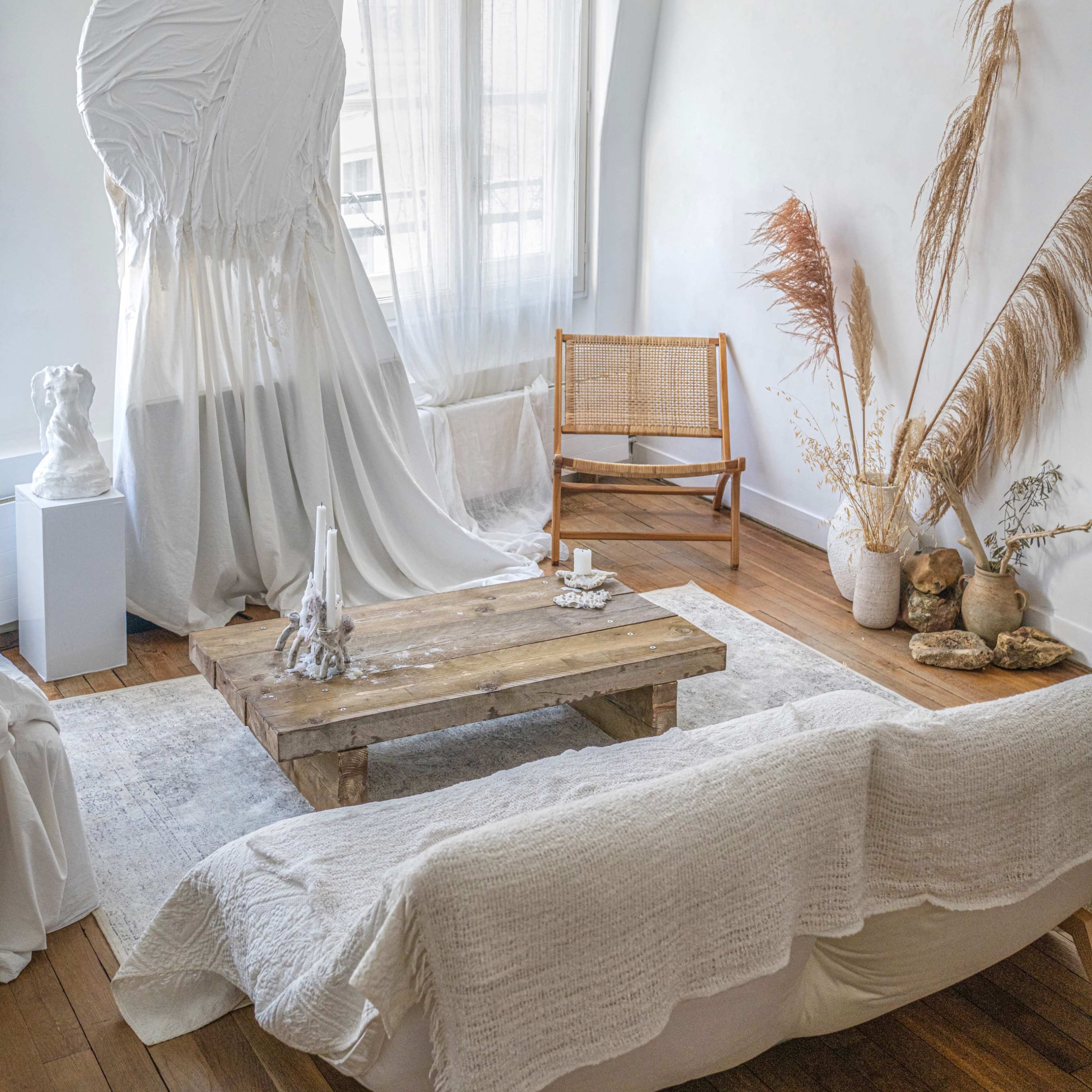 Appartement minimaliste et poétique pour vos projets créatifs Image dans Palais-Royal, Paris, Île-de-France