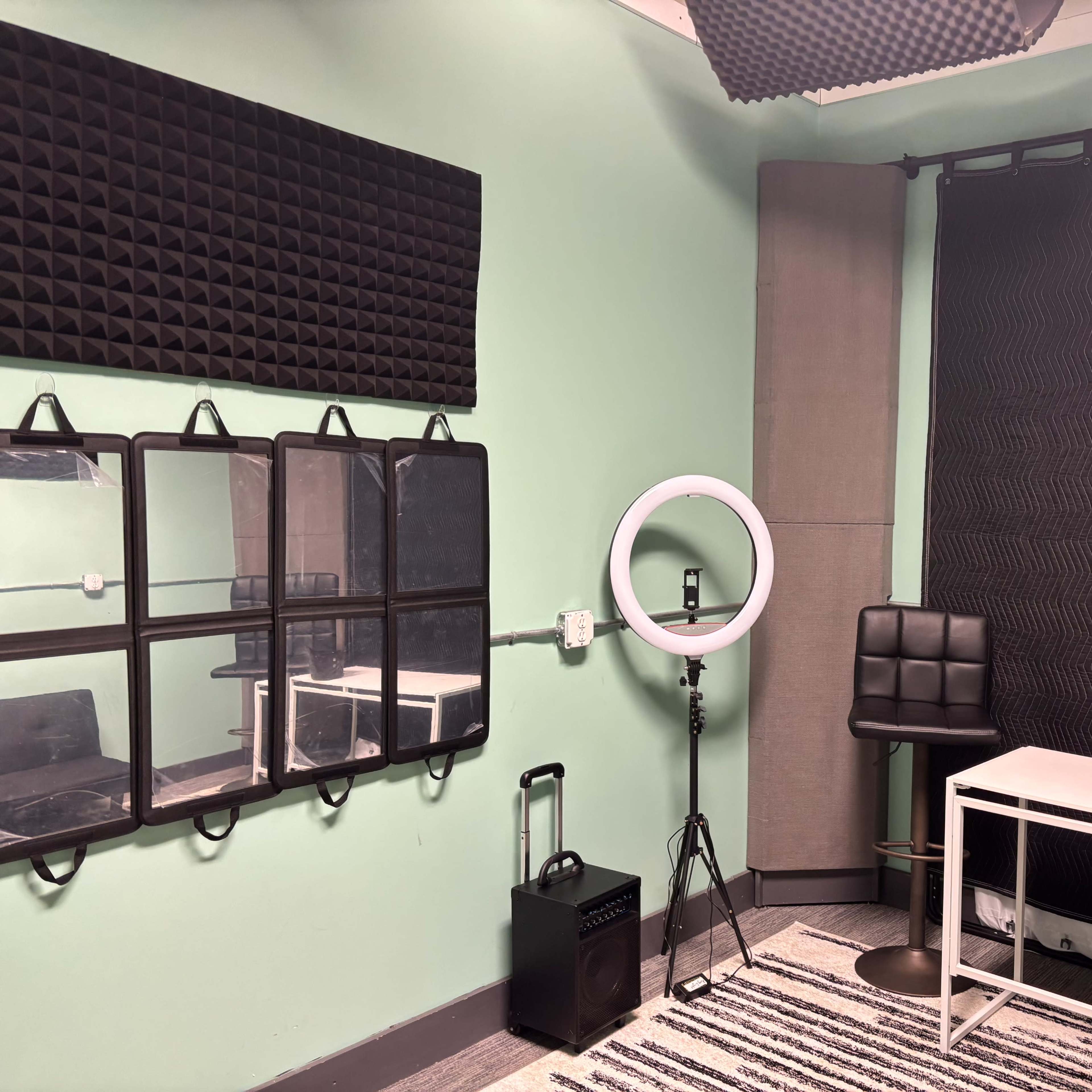 Small Affordable Multipurpose Space (For Hair braiders, Photographers, Musicians, etc.) Image in Warren, Warren, MI