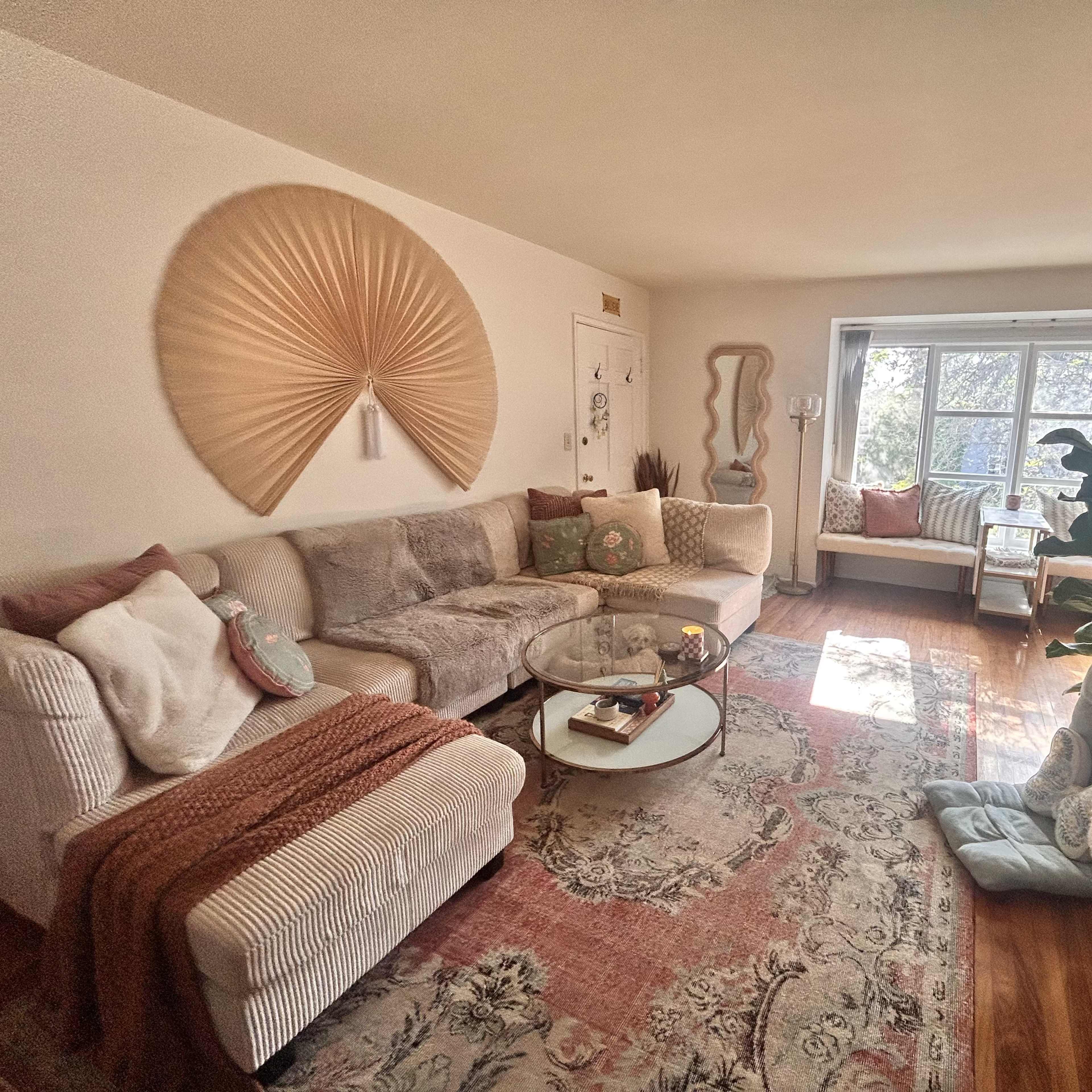 The Magic Treehouse- A cozy retro/70's themed apartment for the modern day hippie. Natural light, large backyard with mountain view. Image in South Pasadena, South Pasadena, CA