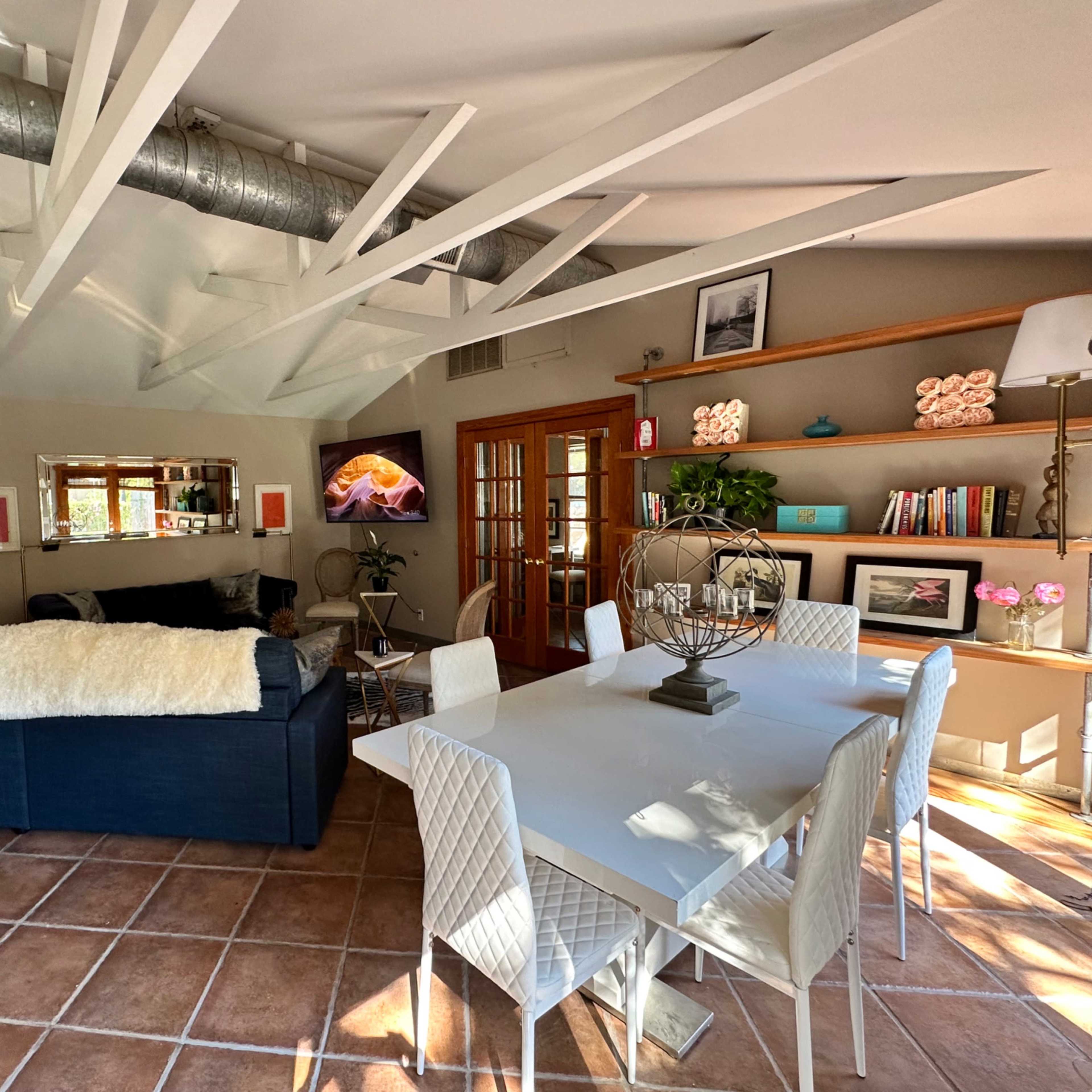 Chic Executive 1/1 Bungalow in Austin's Soco & Bouldin Creek Area Image in Bouldin Creek, Austin, TX