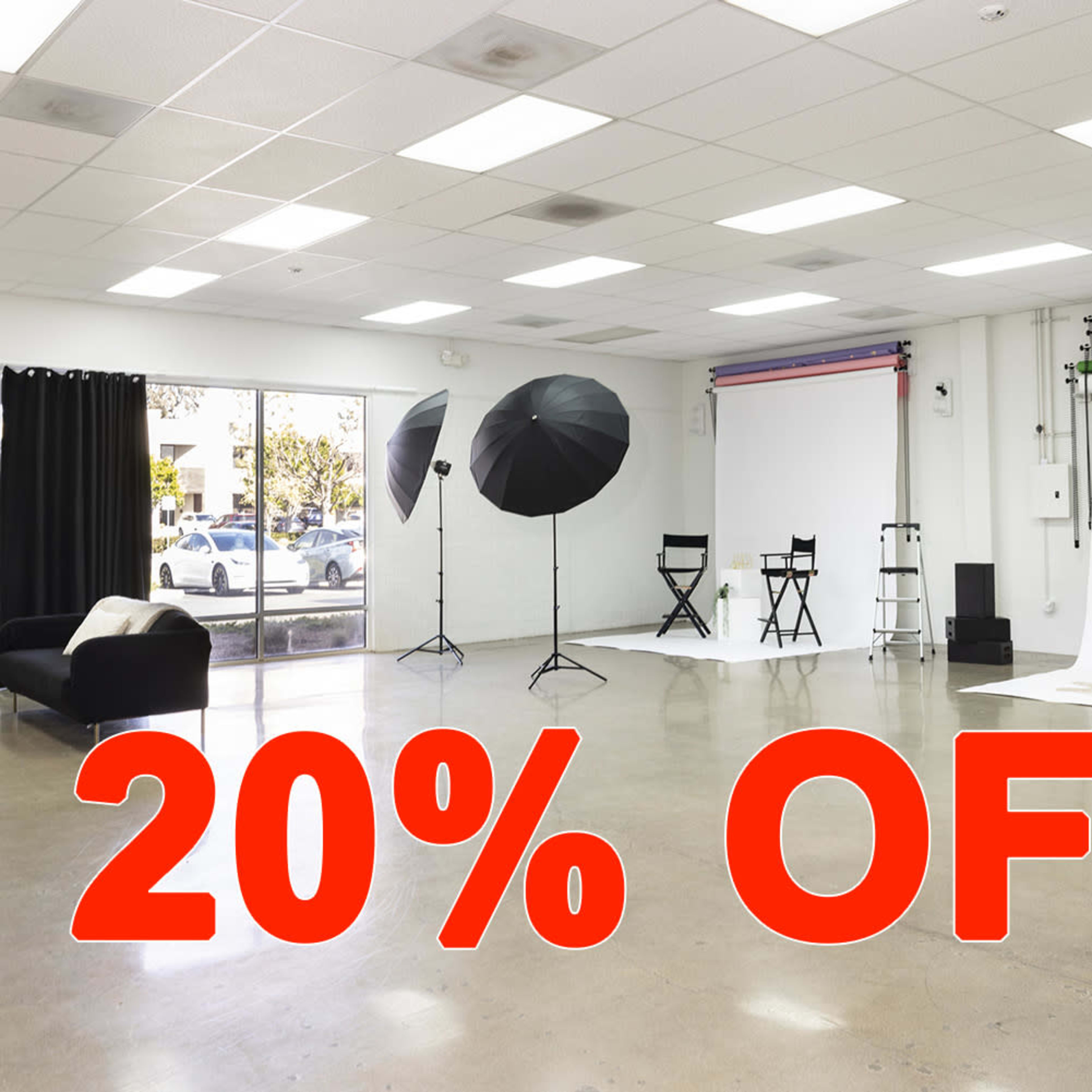 A spacious photo studio features various backdrops, lighting equipment, and a marked discount offer of 20% off.