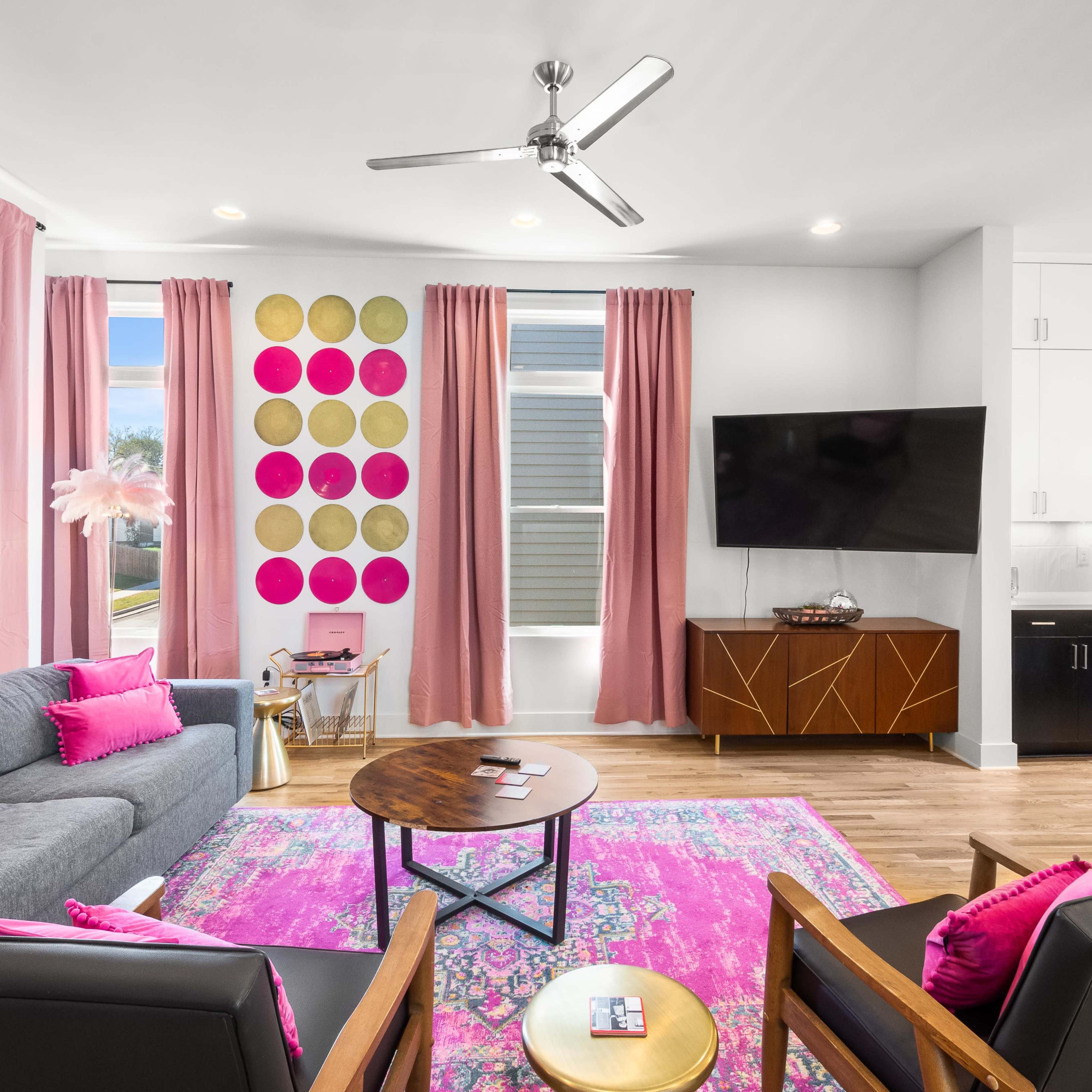 Ultimate Bach 10min to DT, Insta Walls Every Room Image in Hadley/Washington, Nashville, TN