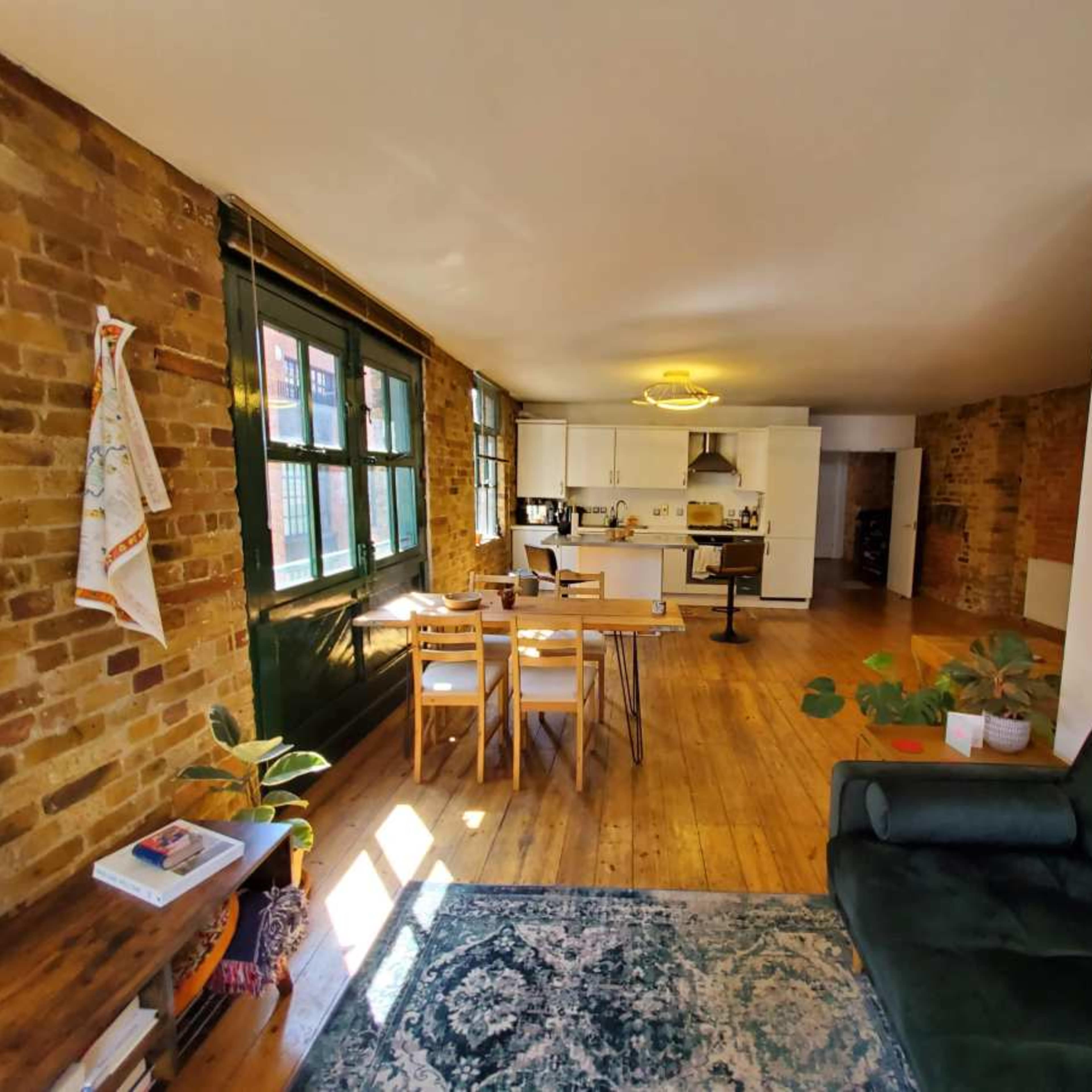 Warehouse Conversion Furnished Flat w/ Exposed Brick & Original Wood Floors Image in Shoreditch, London, England