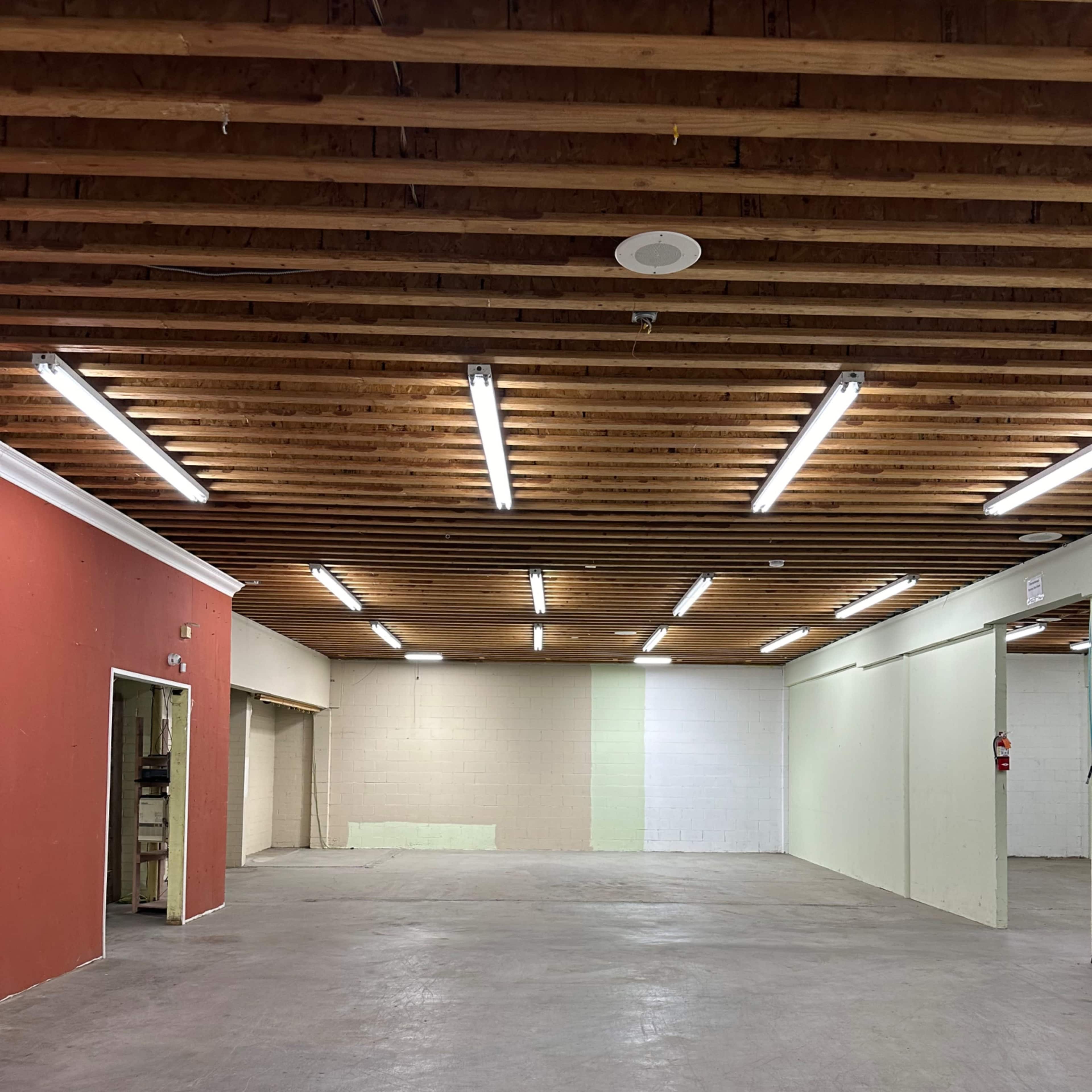 10k sq ft industrial warehouse Image in North Hollywood, Los Angeles, CA