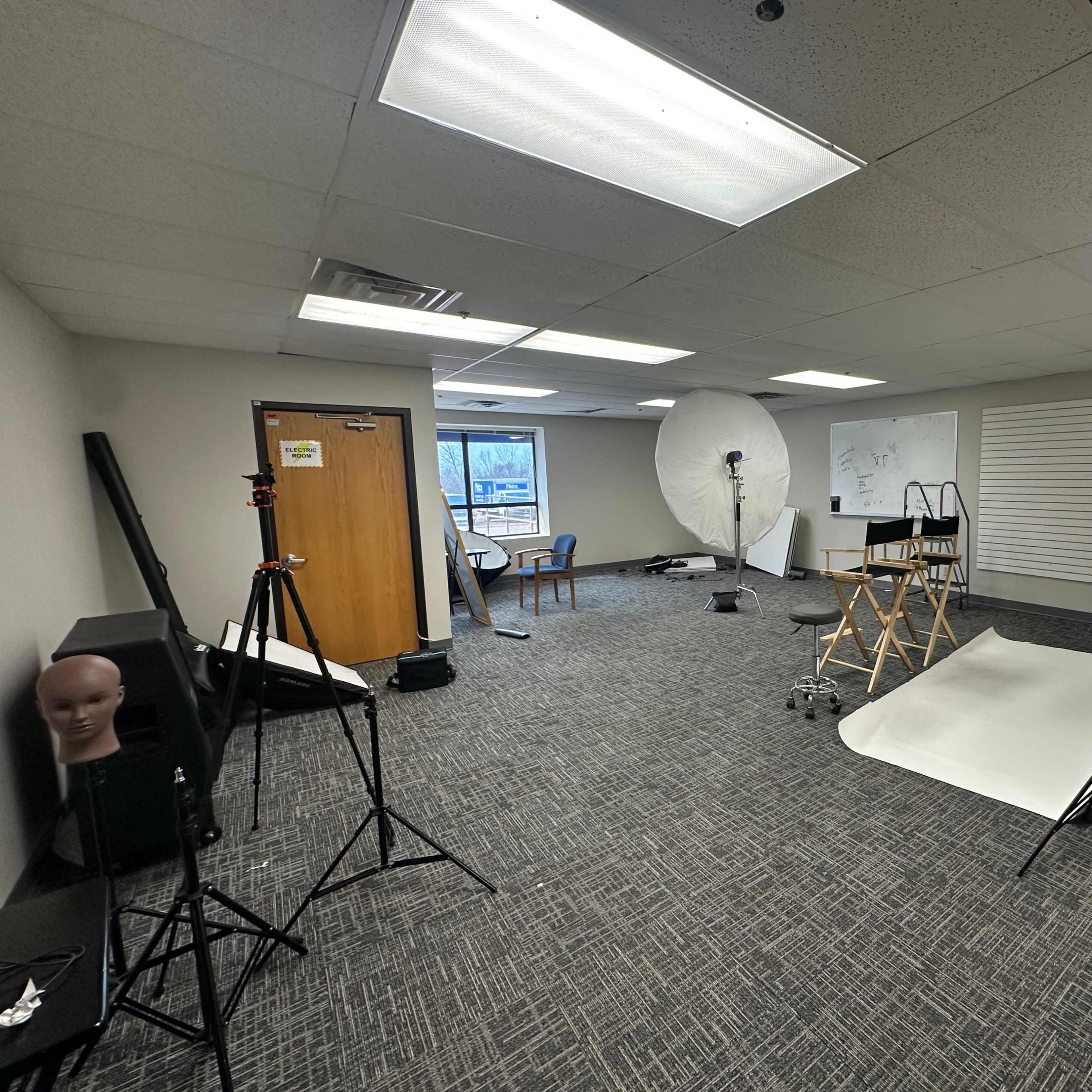 Fully Equipped Studio Image in Mendota Heights, Mendota Heights, MN