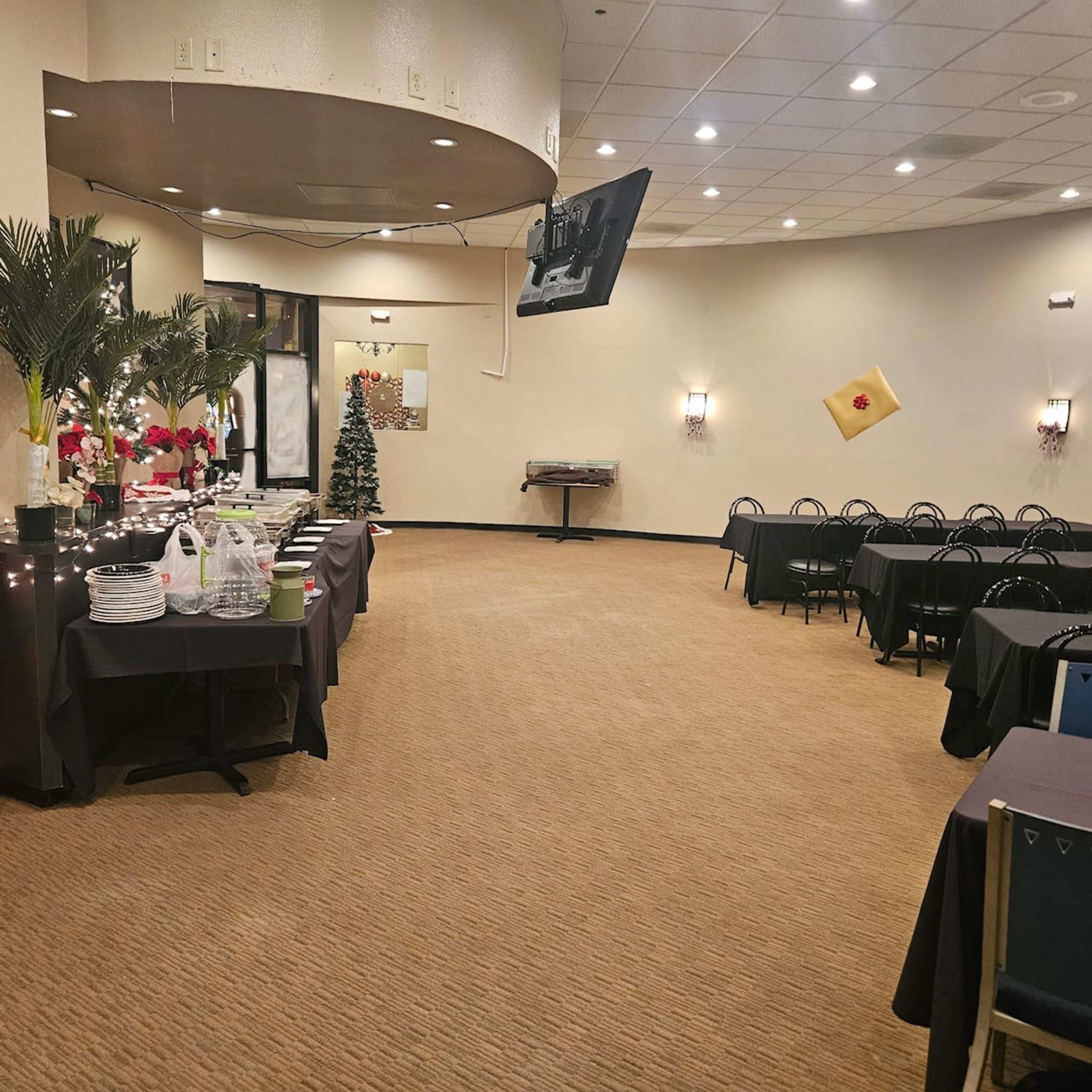Restaurant Space with Attached Bar Image in Rhodes Ranch, Las Vegas, NV