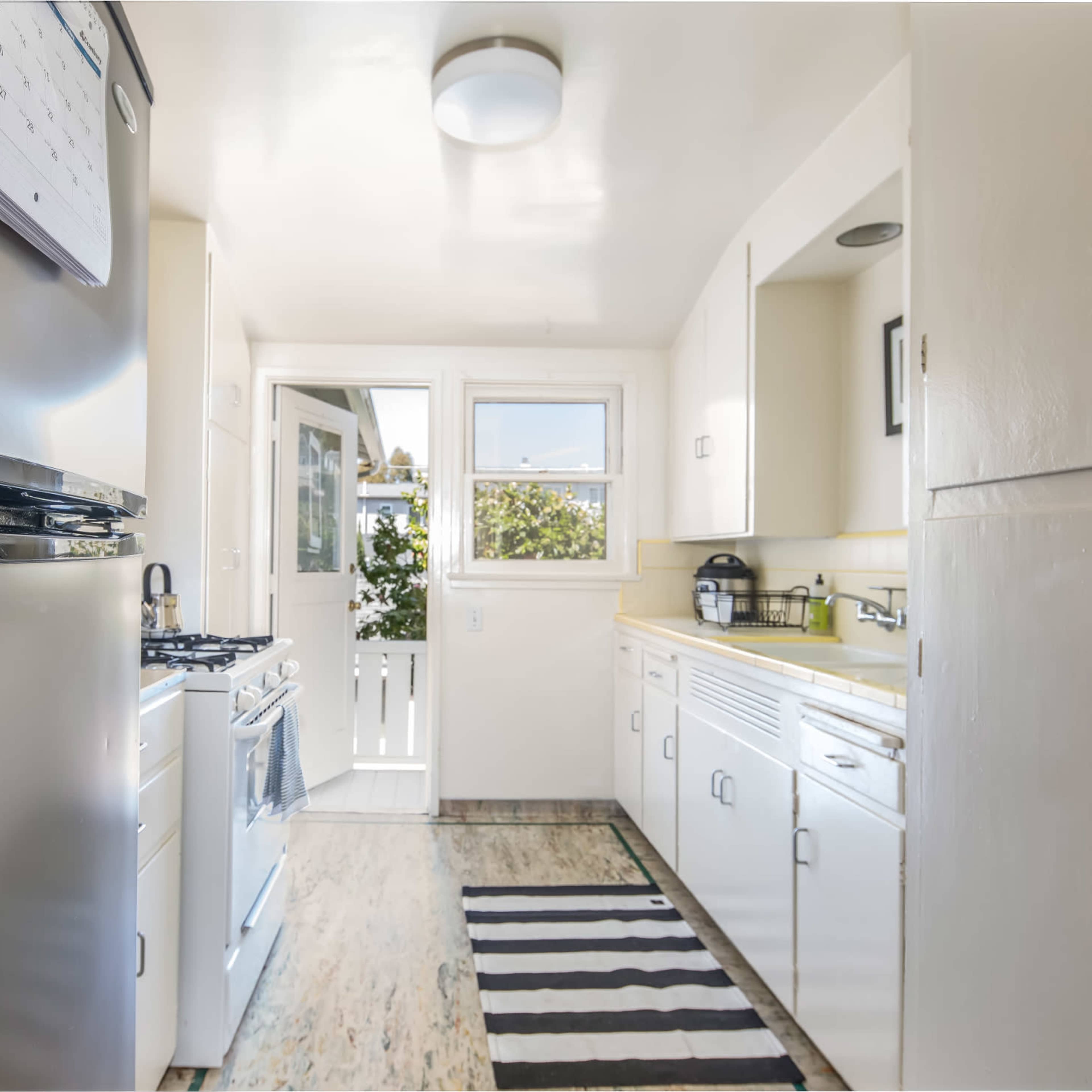 Bungalow/loft style near downtown with ocean views, 2 modern/minimalist bedroom,  classic/vintage kitchen and bathroom Image in , Laguna Beach, CA