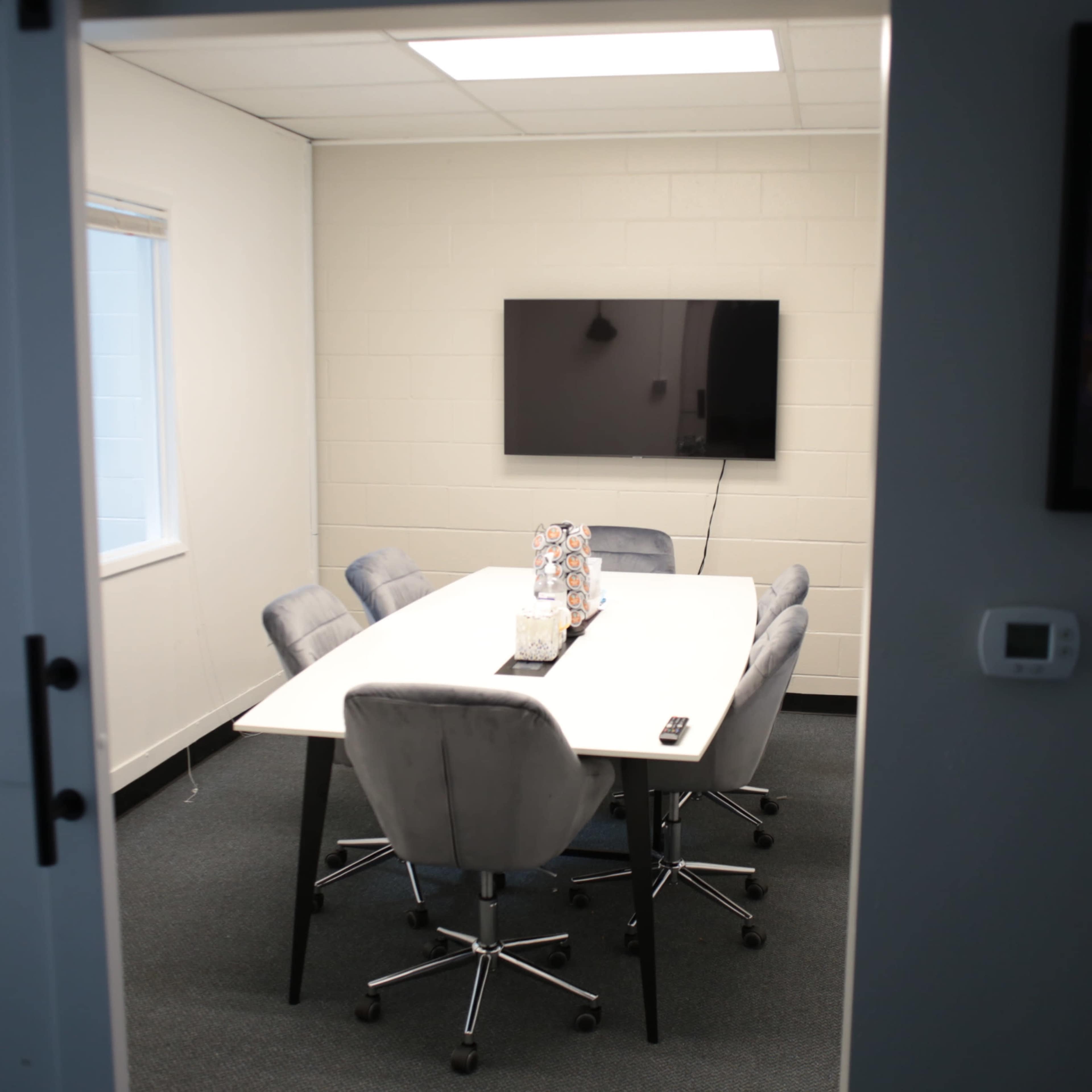 UPSCALE AND CENTRAL STUDIO SPACE FOR VIDEOGRAPHY, FILM, PHOTO, EVENTS, PODCASTS, REHEARSALS, SCREENINGS, CONFERENCE ROOM AND MORE! Image in Burbank, Burbank, CA