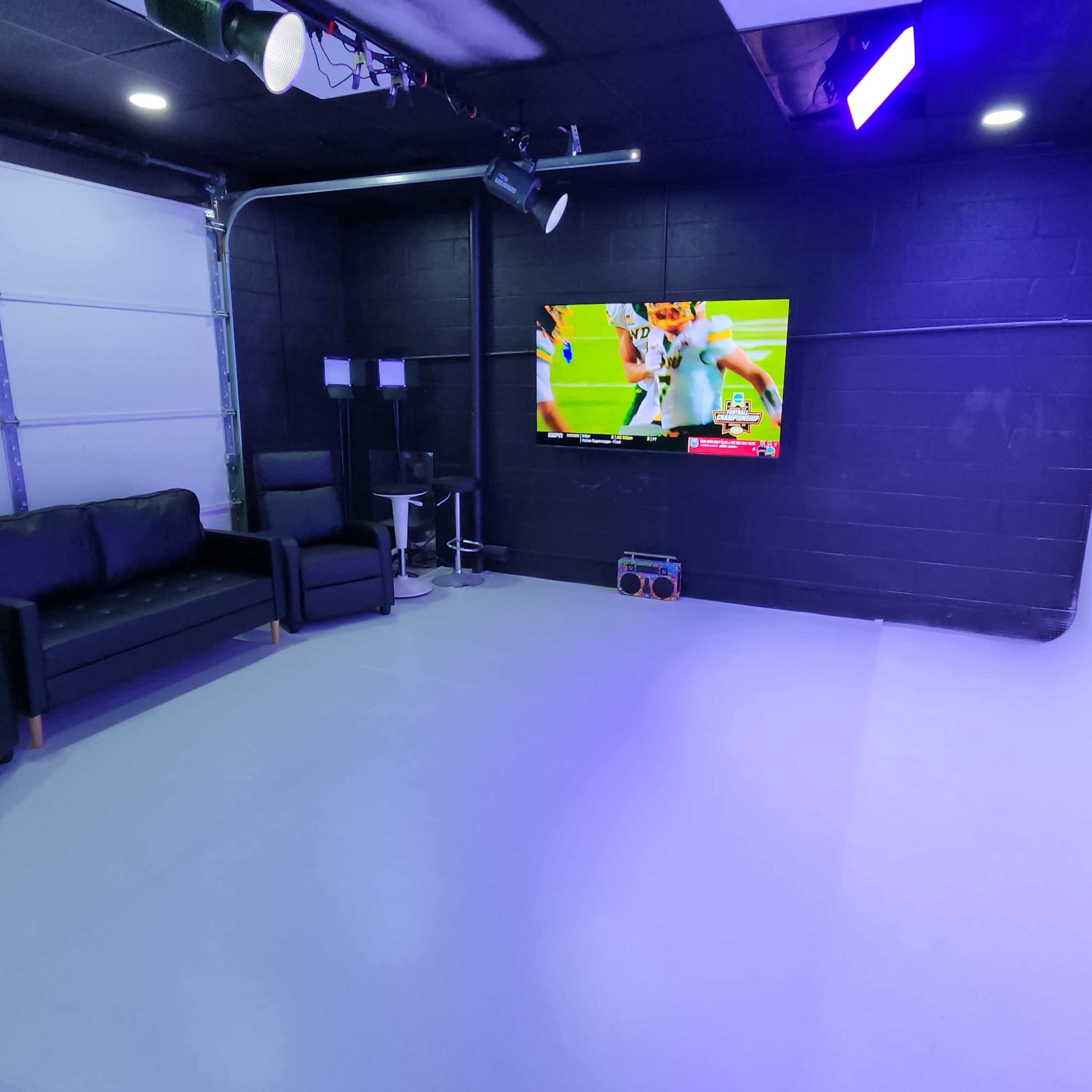 Photography/Videography Studio (White/Green Cyclorama & Lights) Image in Durham, Durham, NC