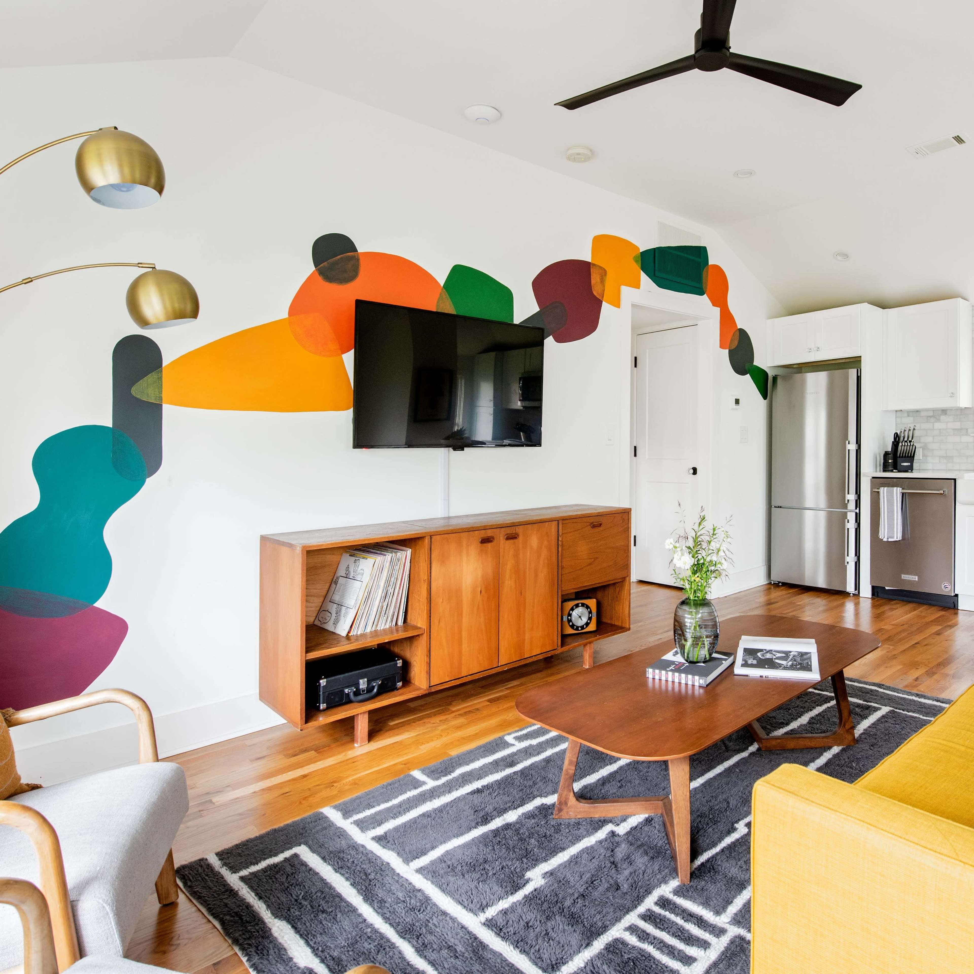 Alley Oop - 1BR Chic Carriage WFH Ready + Parking Image in Kirkwood, Atlanta, GA