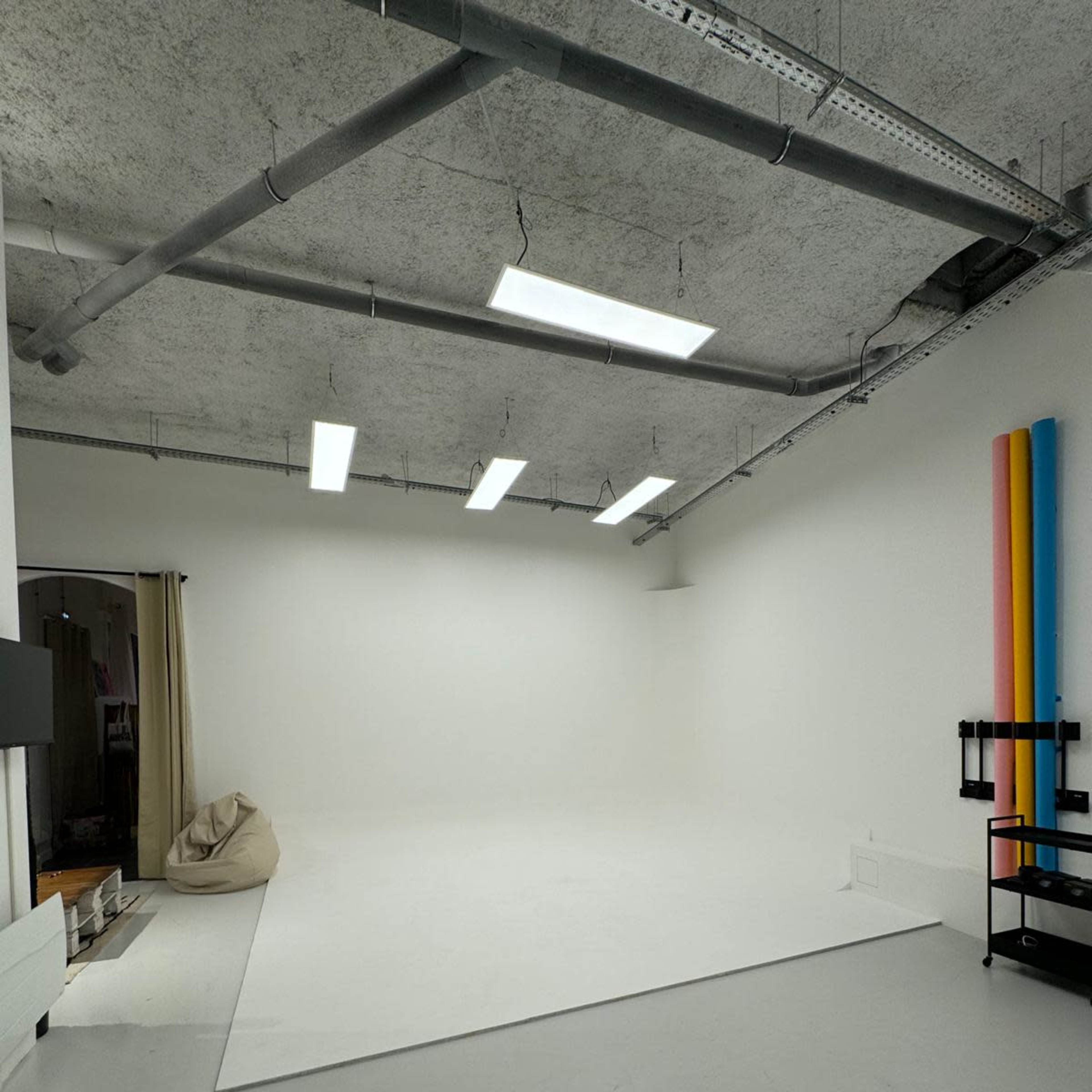 Phenix Studios Photo et Vidéo de 80m2  à 10mn de Paris Image dans , Meudon, Île-de-France