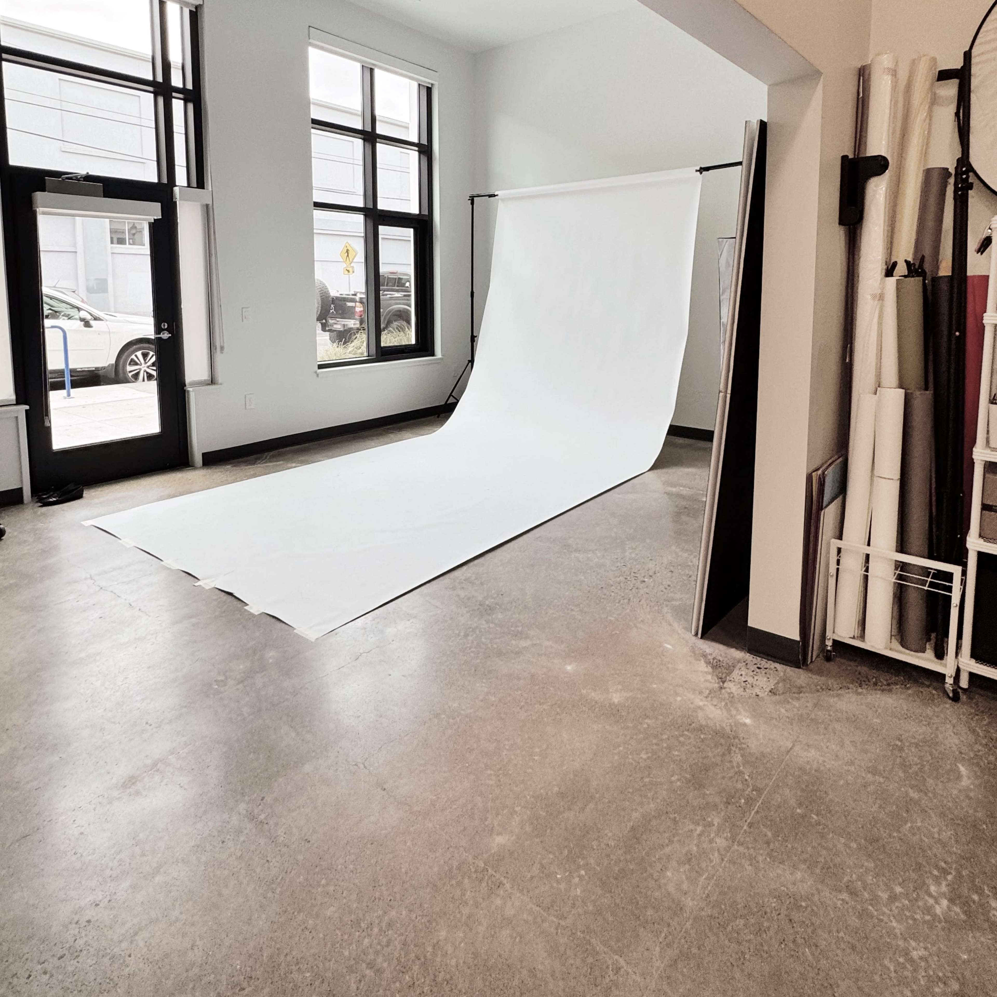 Urban Daylight Studio with direct street access- versatile aesthetic Image in Southeast Portland, Portland, OR