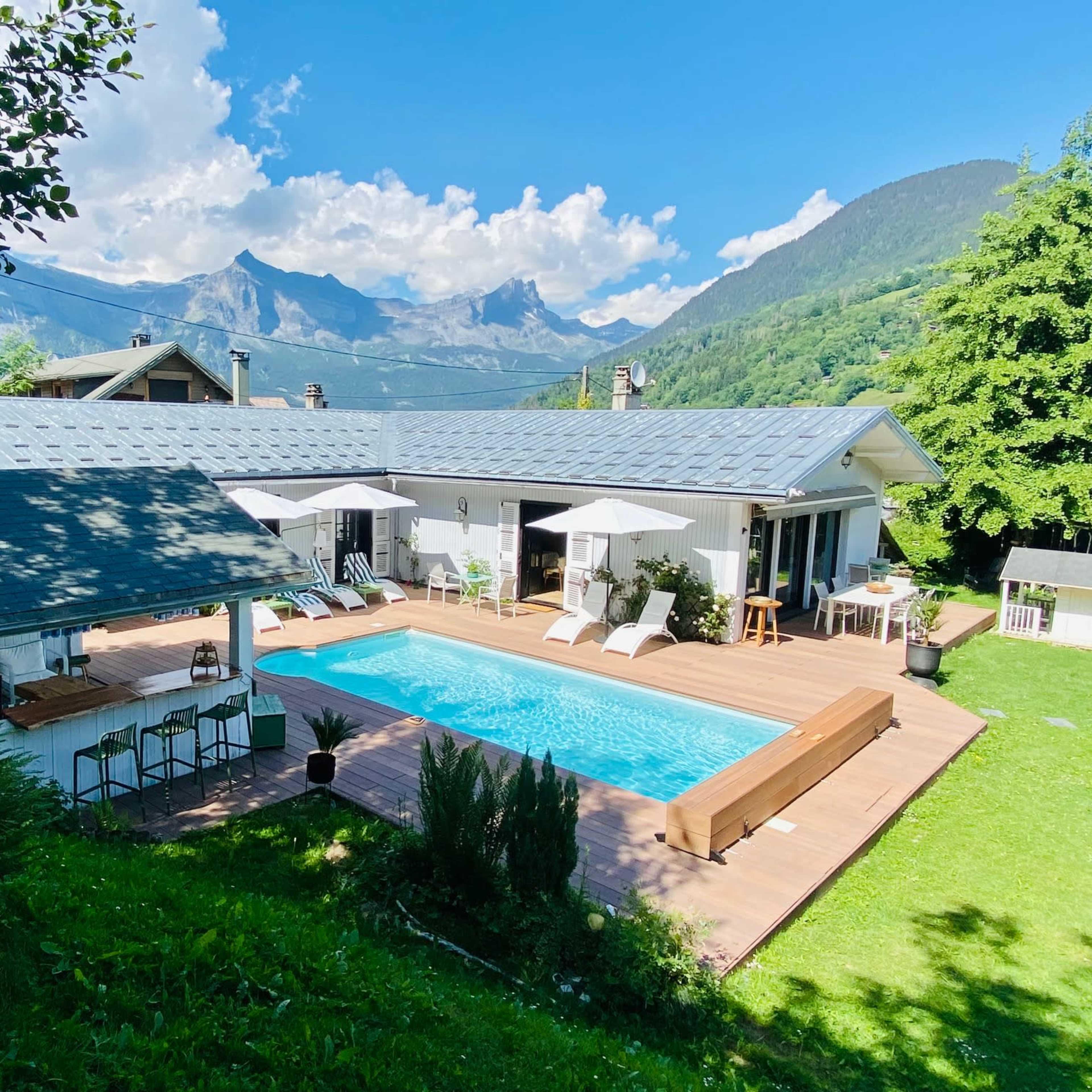 Chalet blanc de plain-pied avec vue sur le Massif du Mont-Blanc Image dans Saint-Gervais-les-Bains, Saint-Gervais-les-Bains, Auvergne-Rhône-Alpes