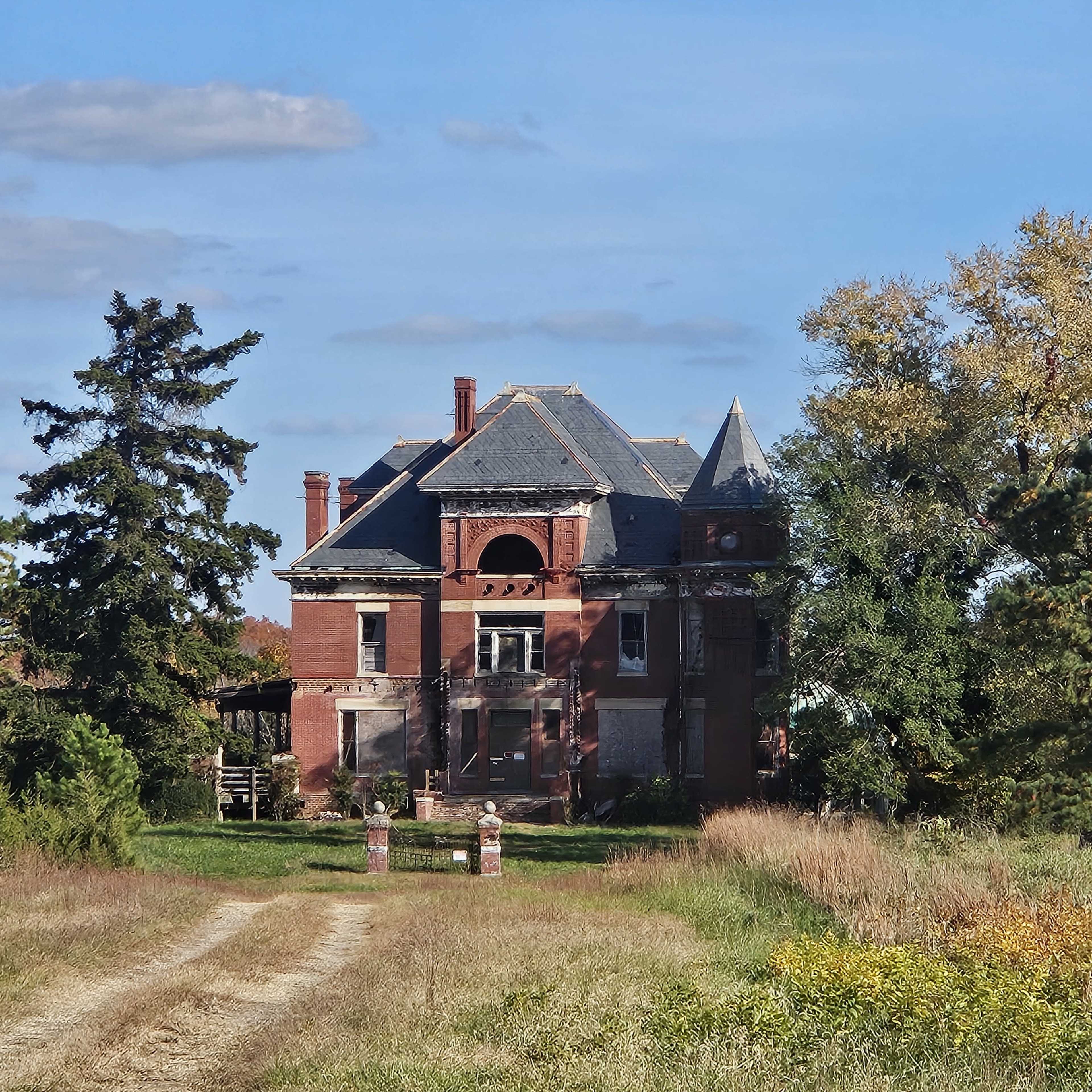 Abandoned Historic Victorian Mansion Image in , Farmville, VA