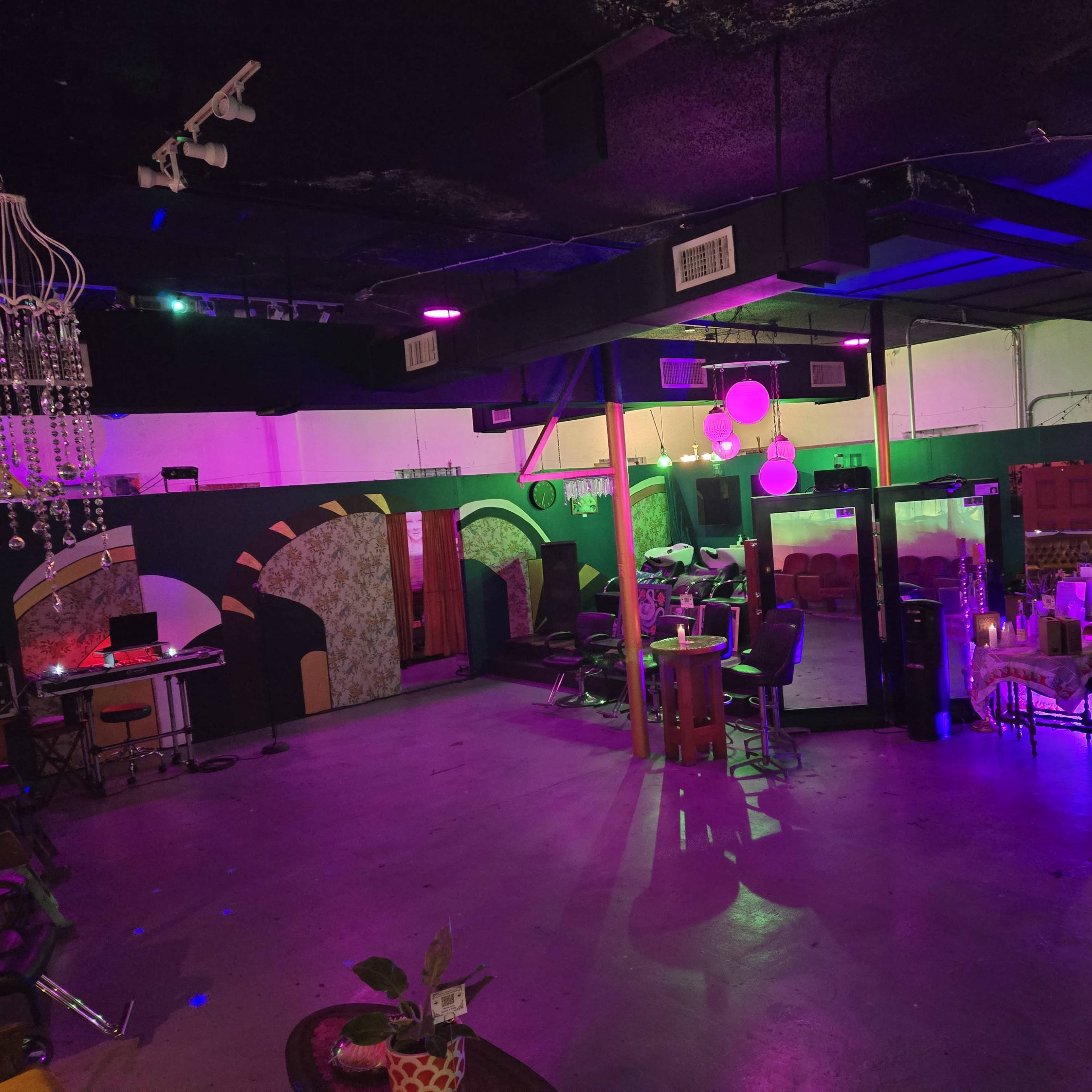 Unique Urban Boutique and Large Studio Image in Northwest Tampa, Tampa, FL
