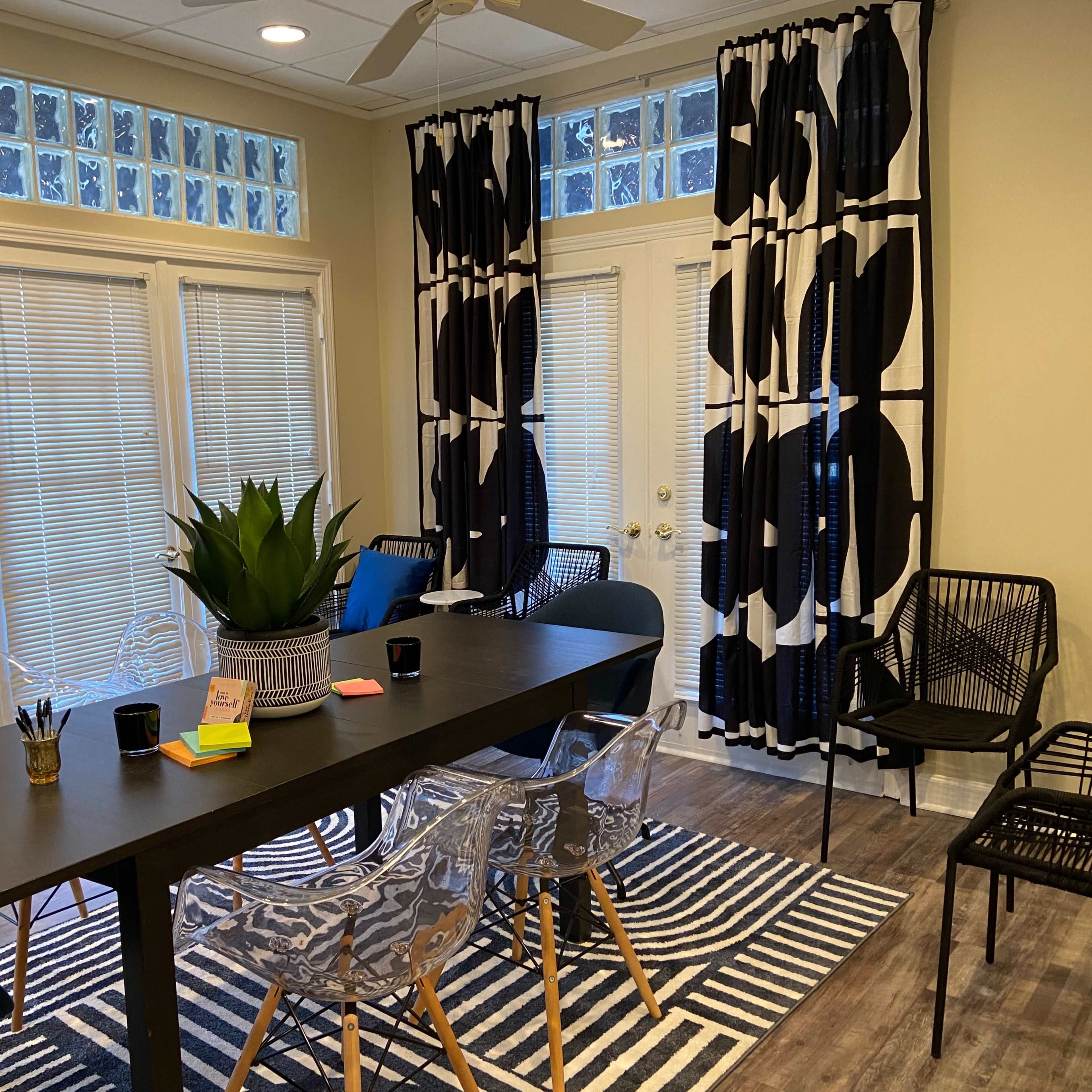 Contemporary Intimate Meeting Space in Roswell's medical downtown Image in Alpharetta, Roswell, GA