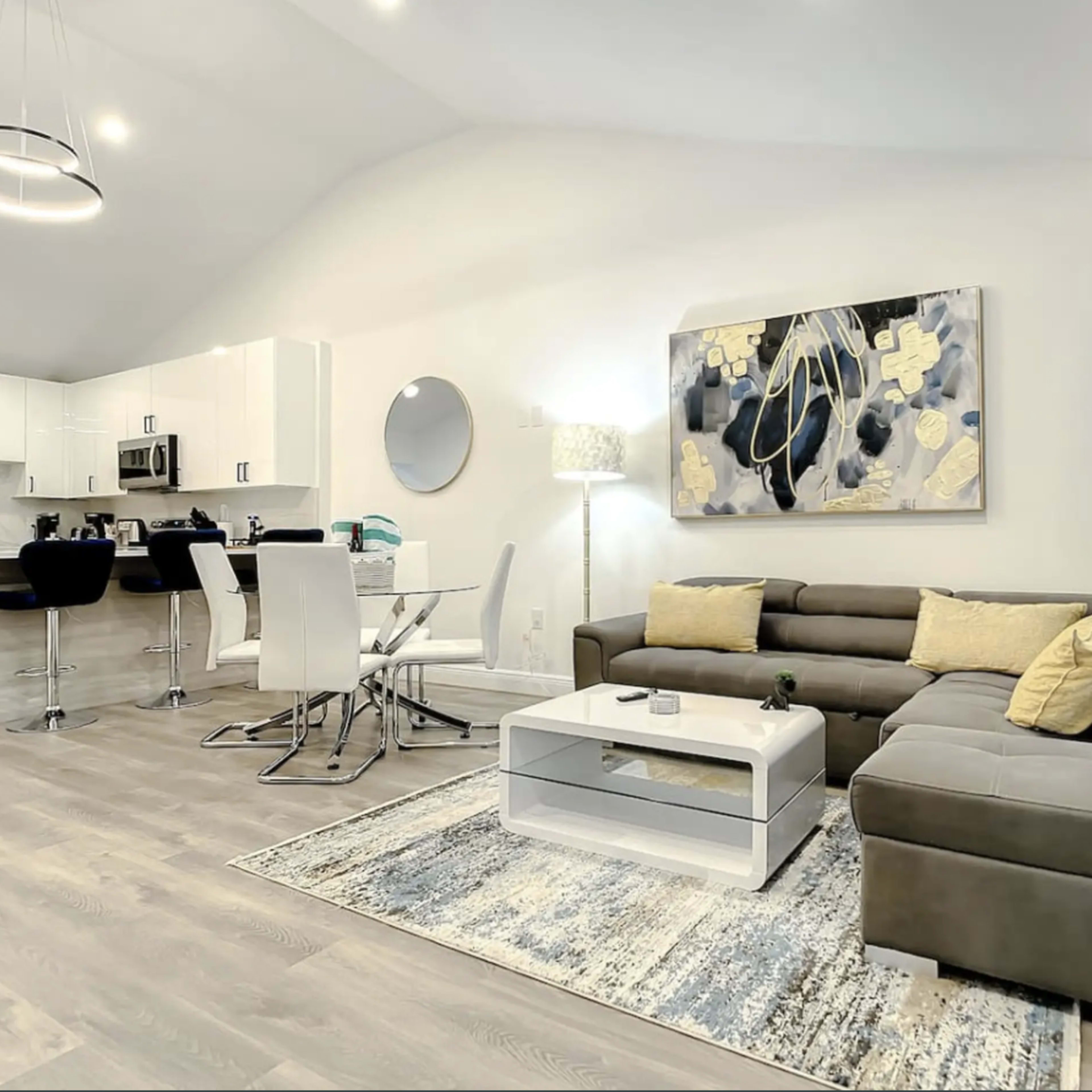 Luxe Home - Heated Pool |5 min to Beach |BBQ Grill Image in North Fort Lauderdale, Fort Lauderdale, FL
