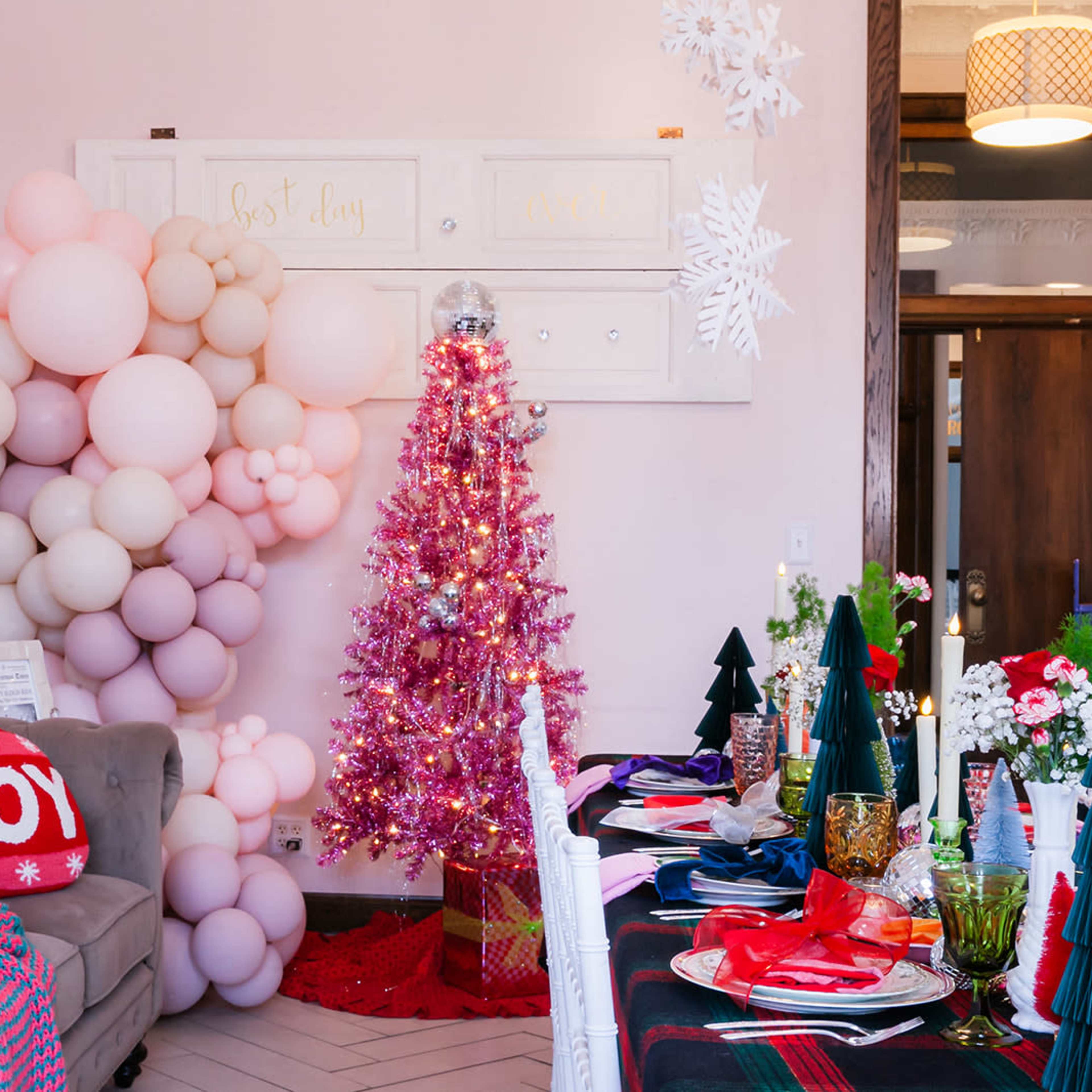 Downton Suite with Vintage Holiday Vibes Image in Niles, Niles, MI