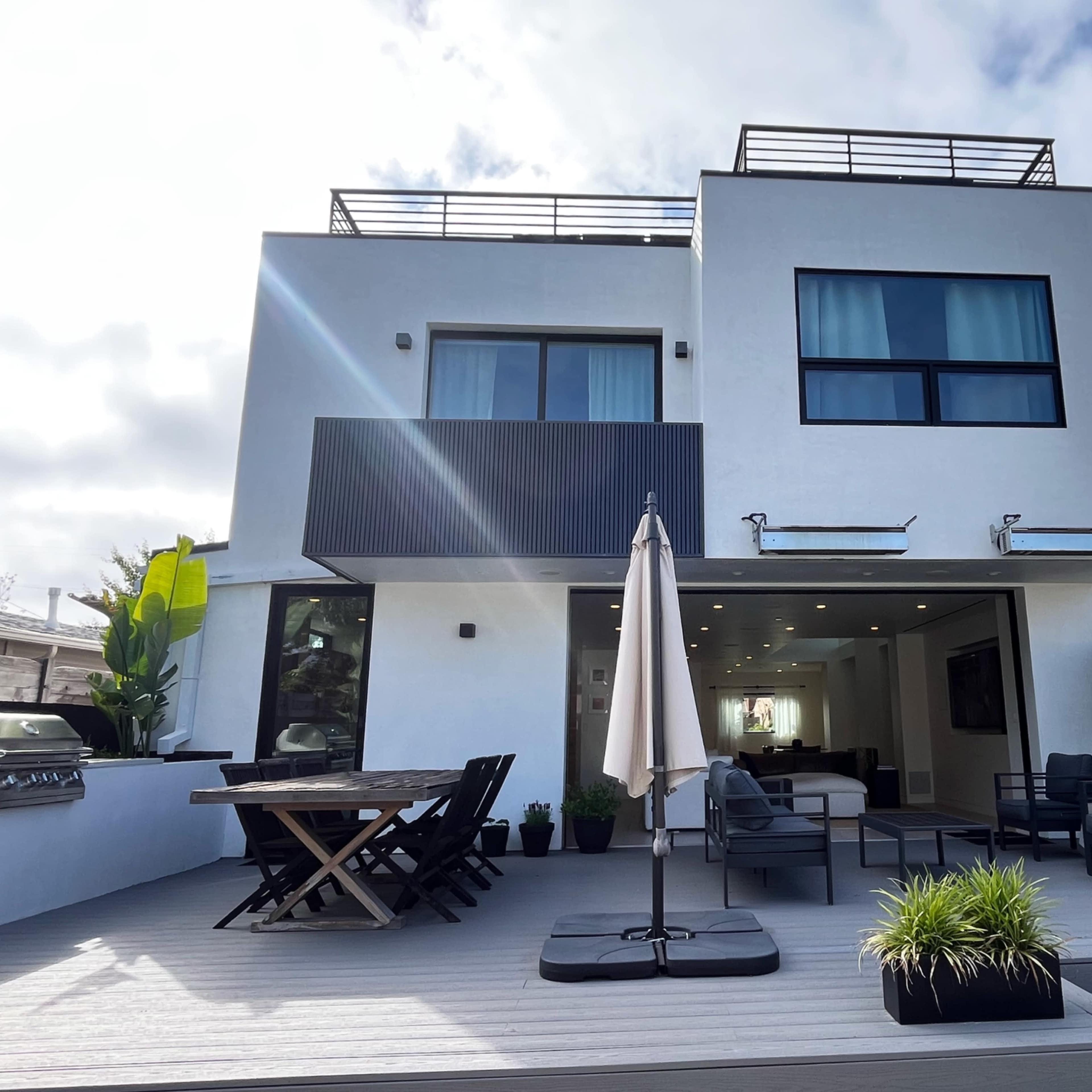 Modern Venice House with great natural light and rooftop Image in Venice, Los Angeles, CA