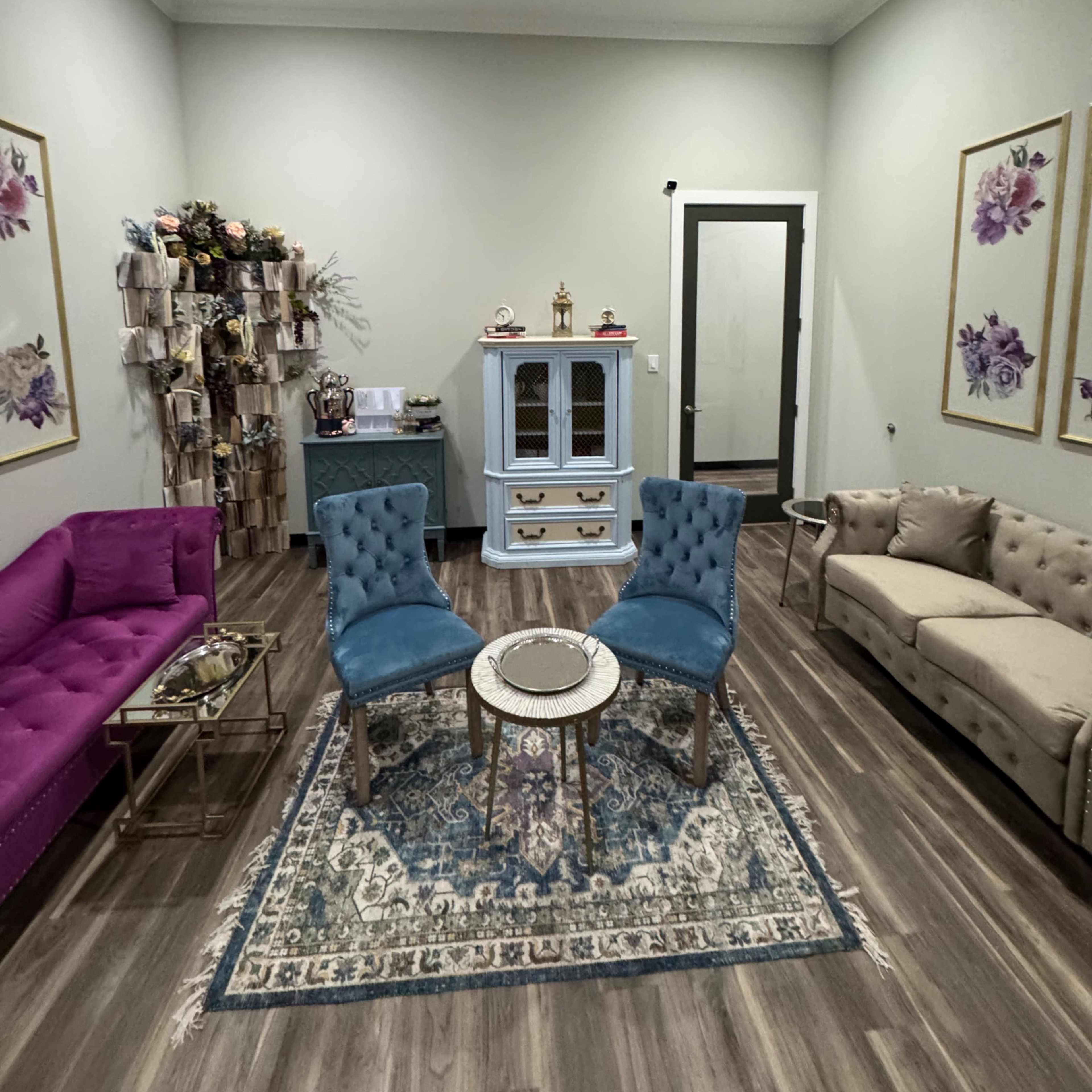 Picturesque and Dainty Tea Lounge Image in , Magnolia, TX