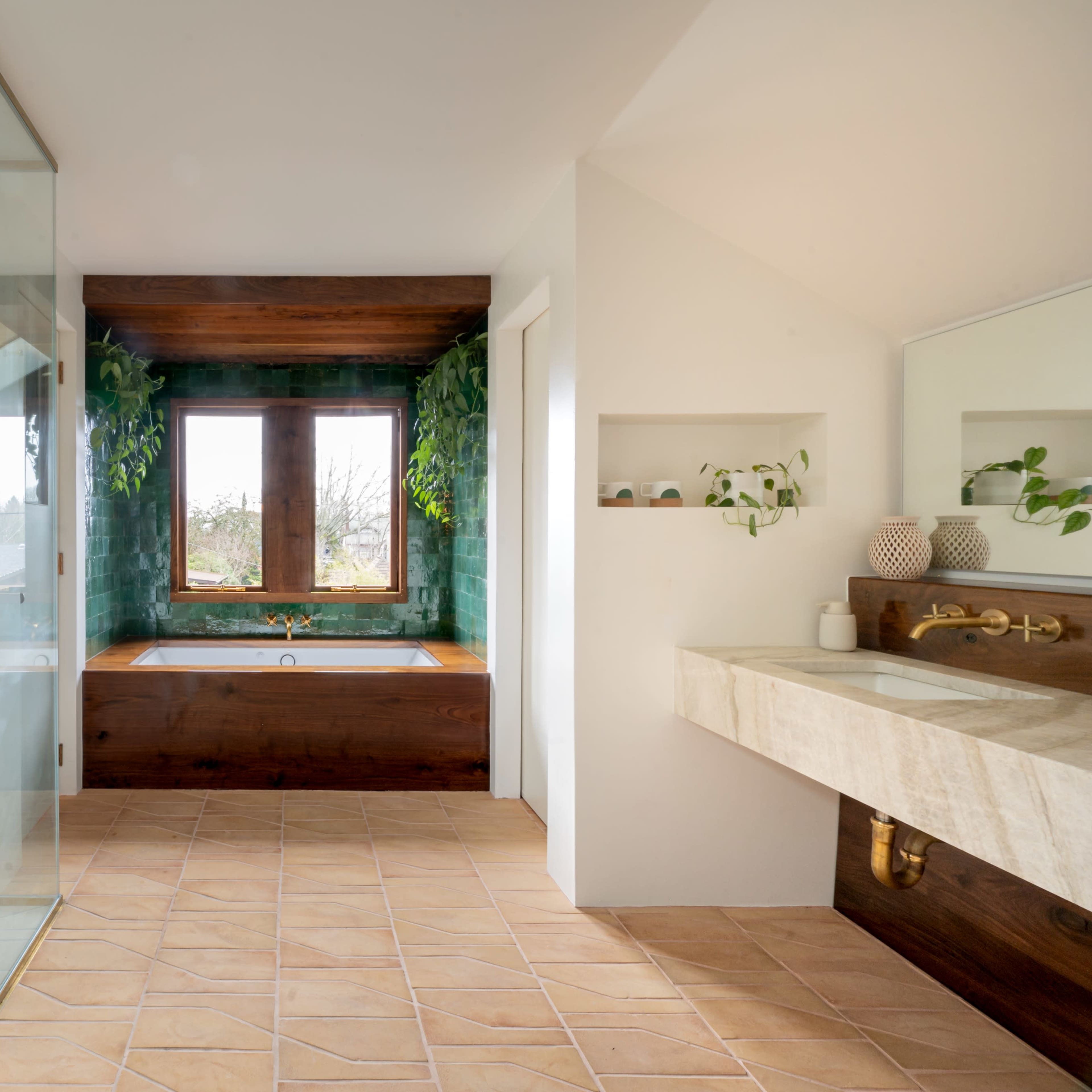 Tranquil Spa Retreat in Portland with Sauna & Soaking Tub Image in Arbor Lodge, Portland, OR