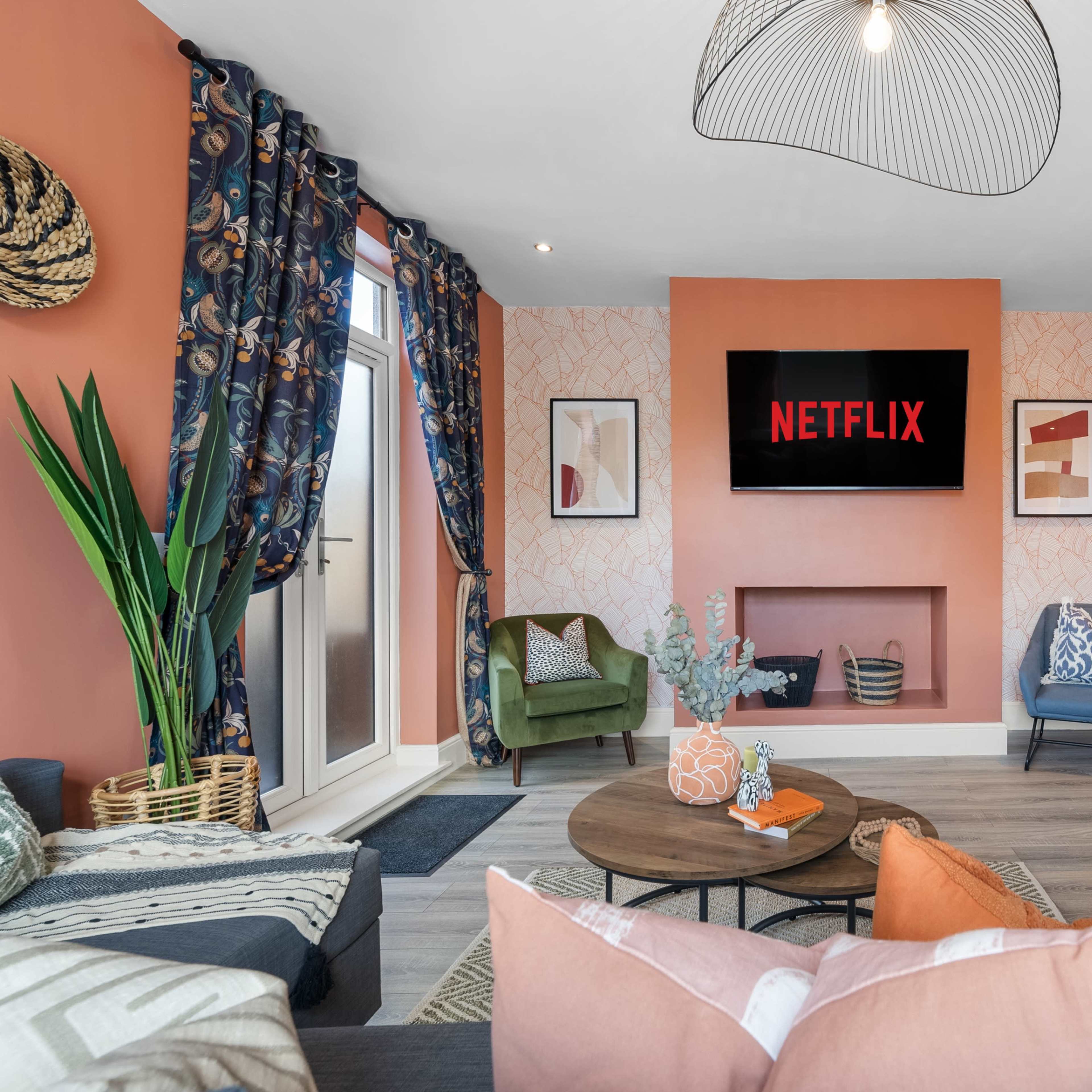 4-BR Stylish House & Central w/ Parking - Darley Grove Image in Farnworth, Bolton, England