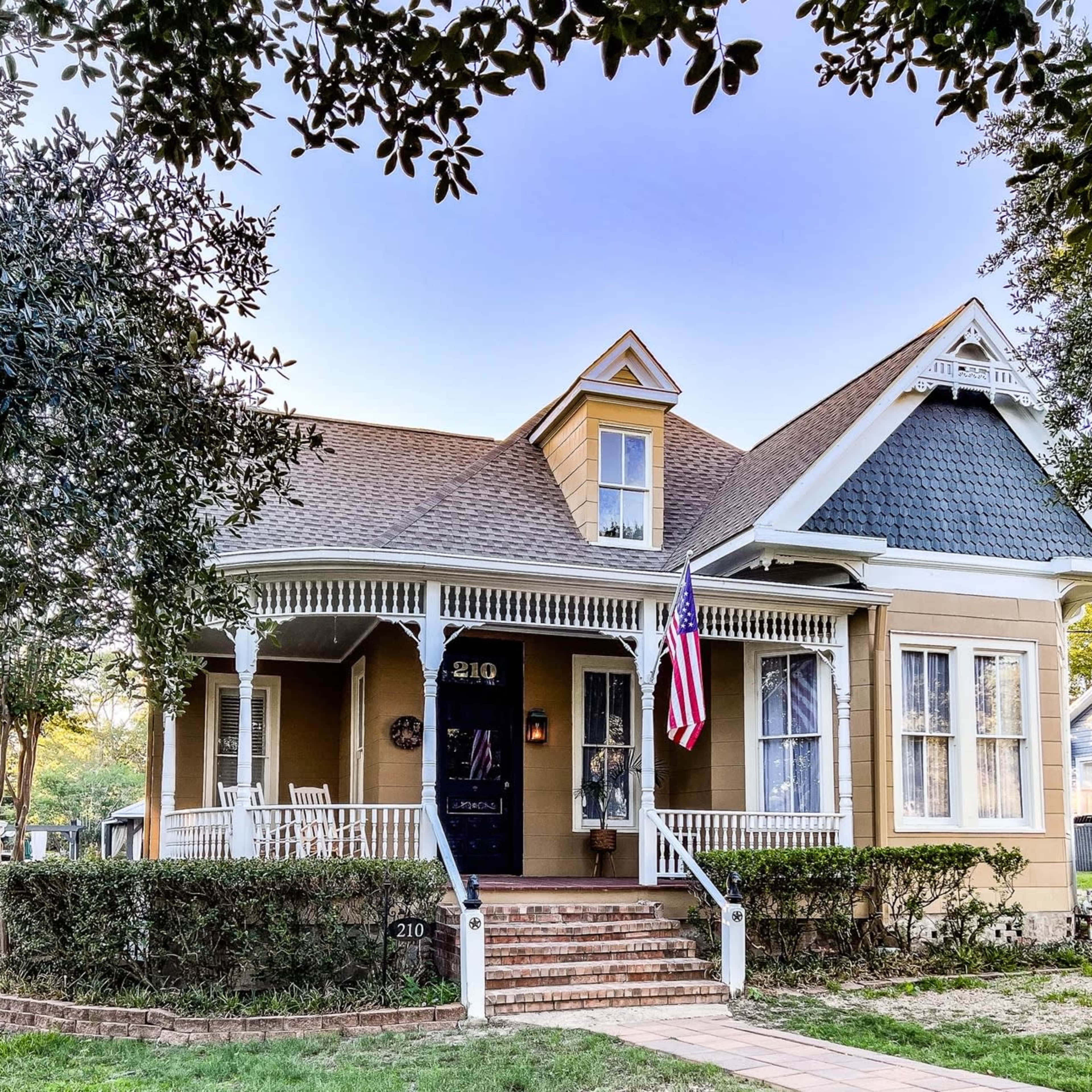 Luxe, Historic Country House Image in Bellville, Bellville, TX
