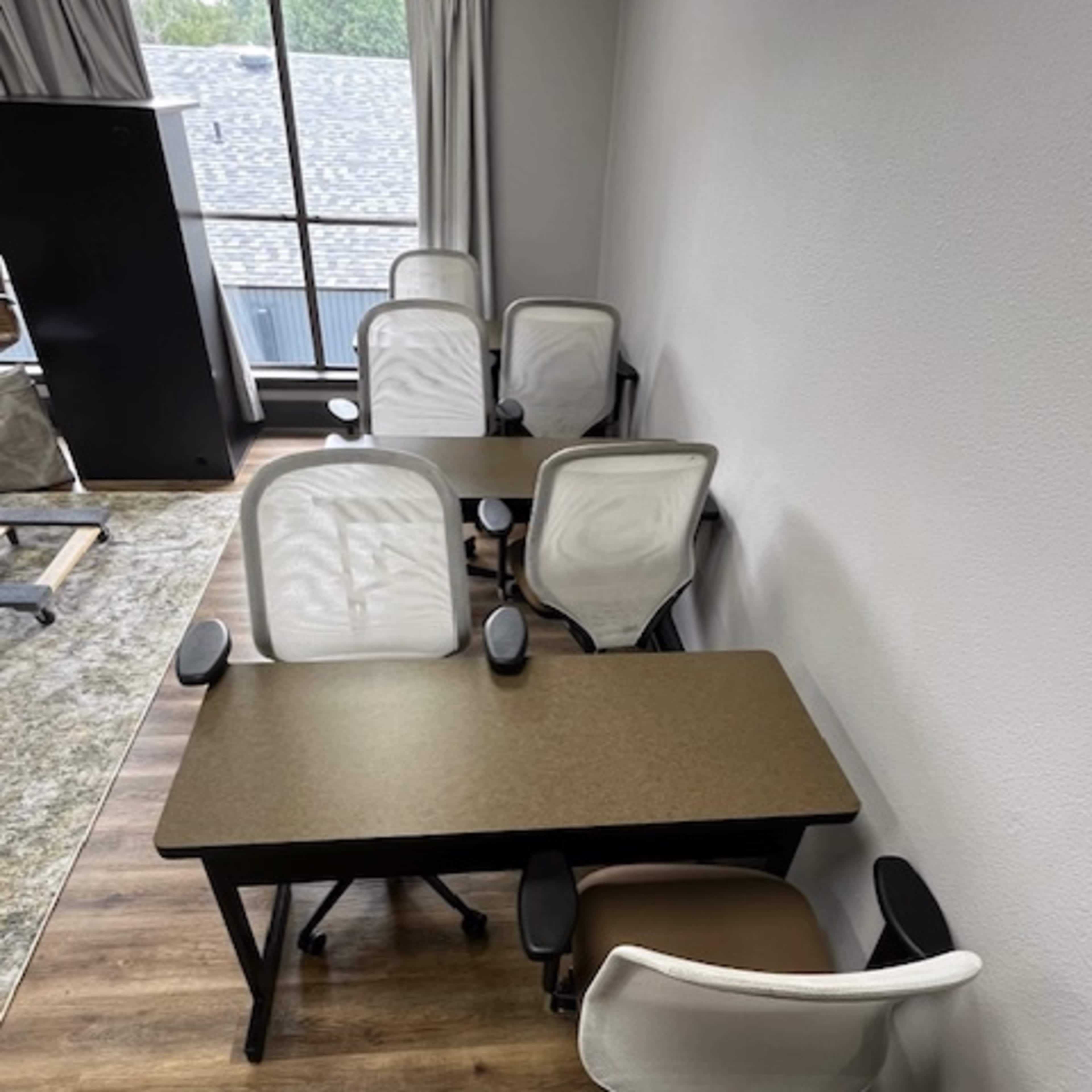 Quiet Workspace Desk with Convenient Amenities Image in West Arlington, Arlington, TX