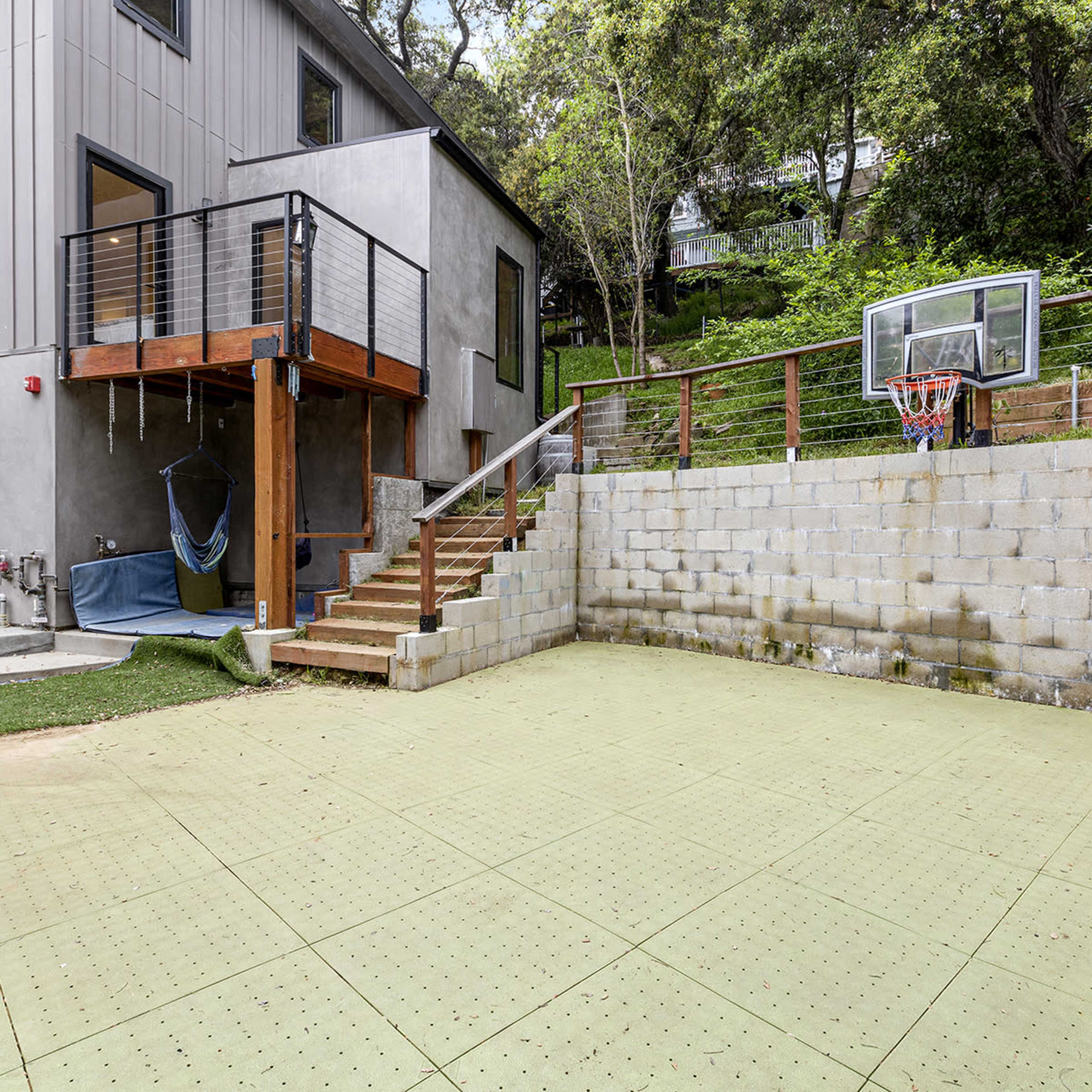Modern 3100 sqft house with gorgeous grandroom & deck Image in Topanga, Topanga, CA