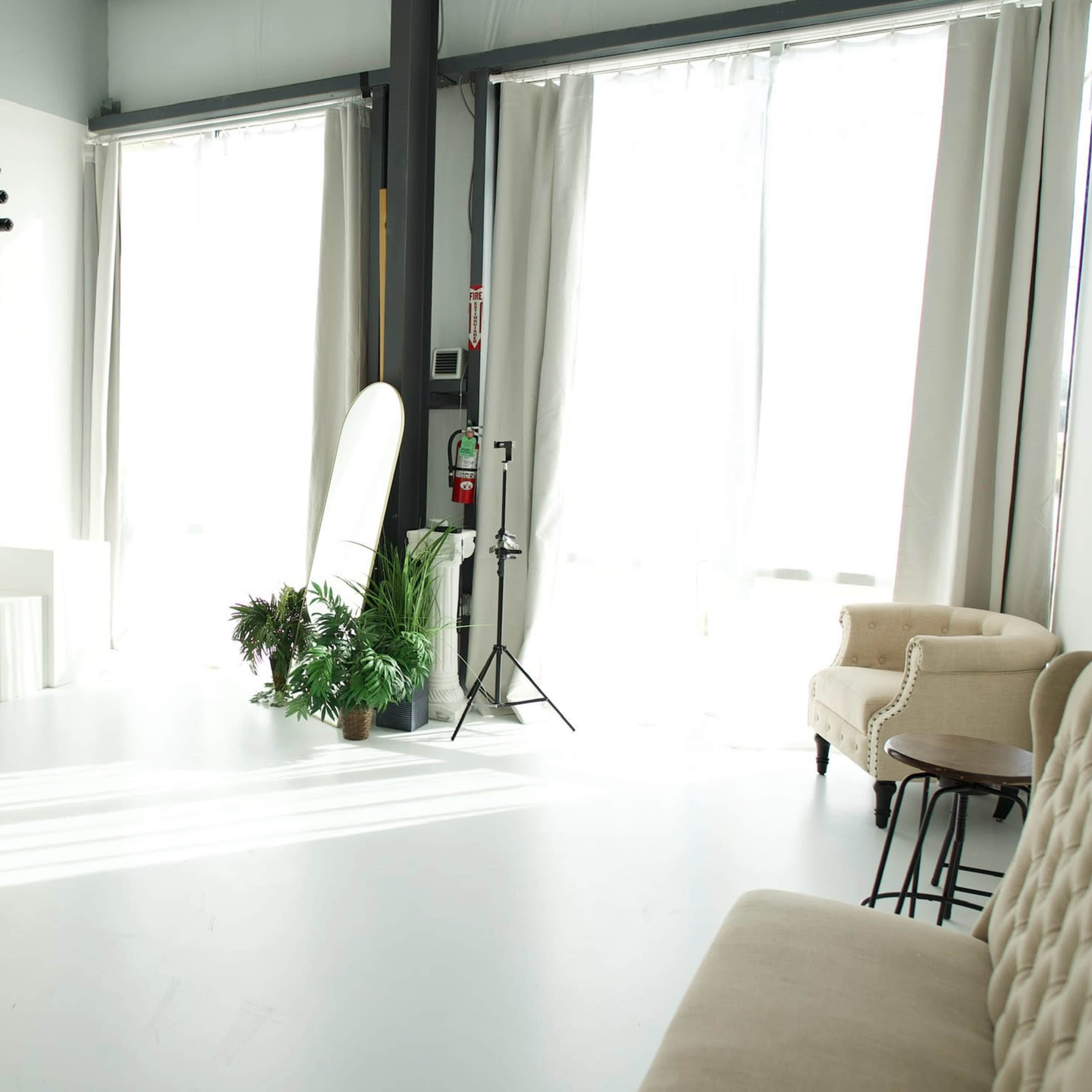 Natural Light Studio Located in Cypress, TX Image in Cypress, Cypress, TX
