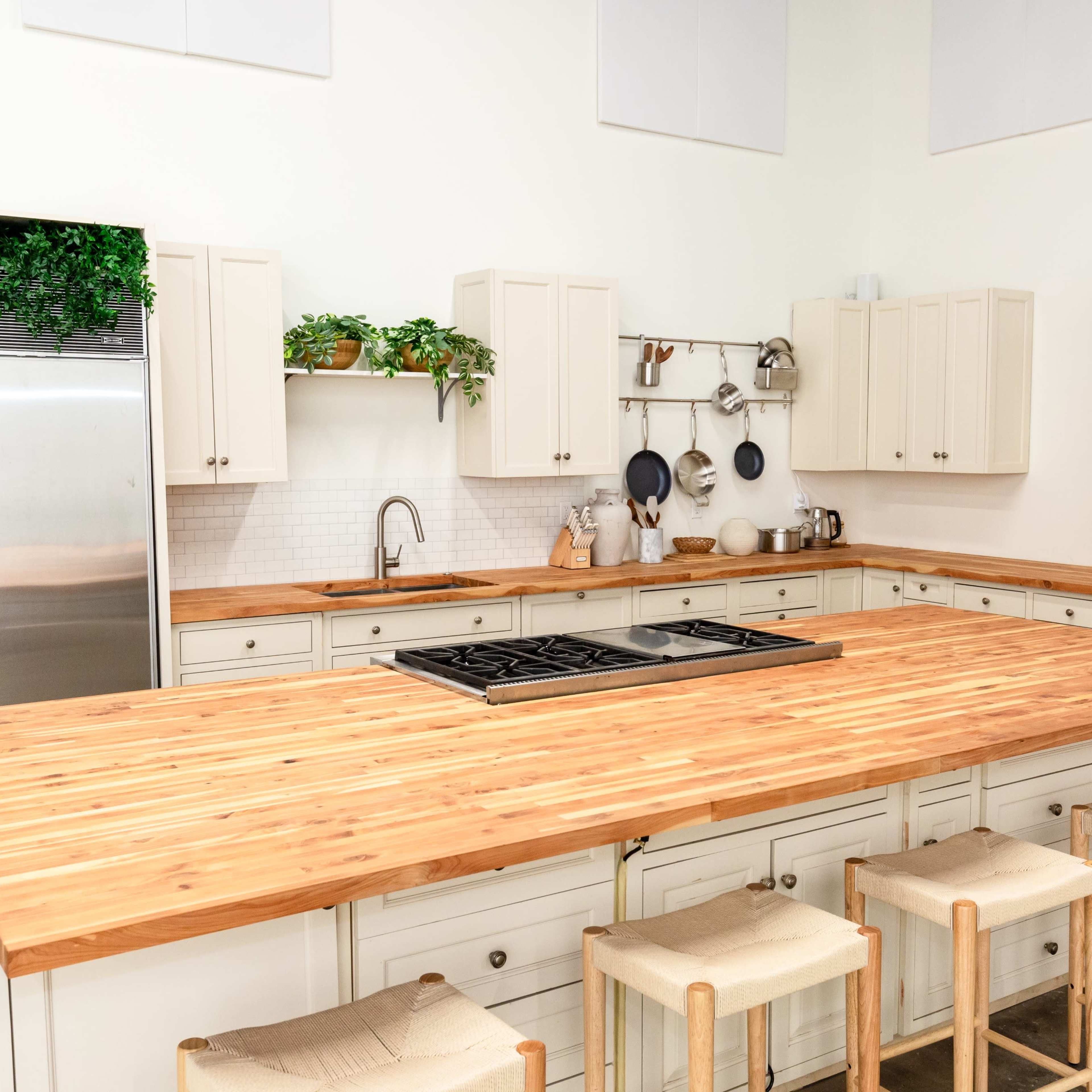 Studio Kitchen w/ Amenities Image in Southeast Portland, Portland, OR