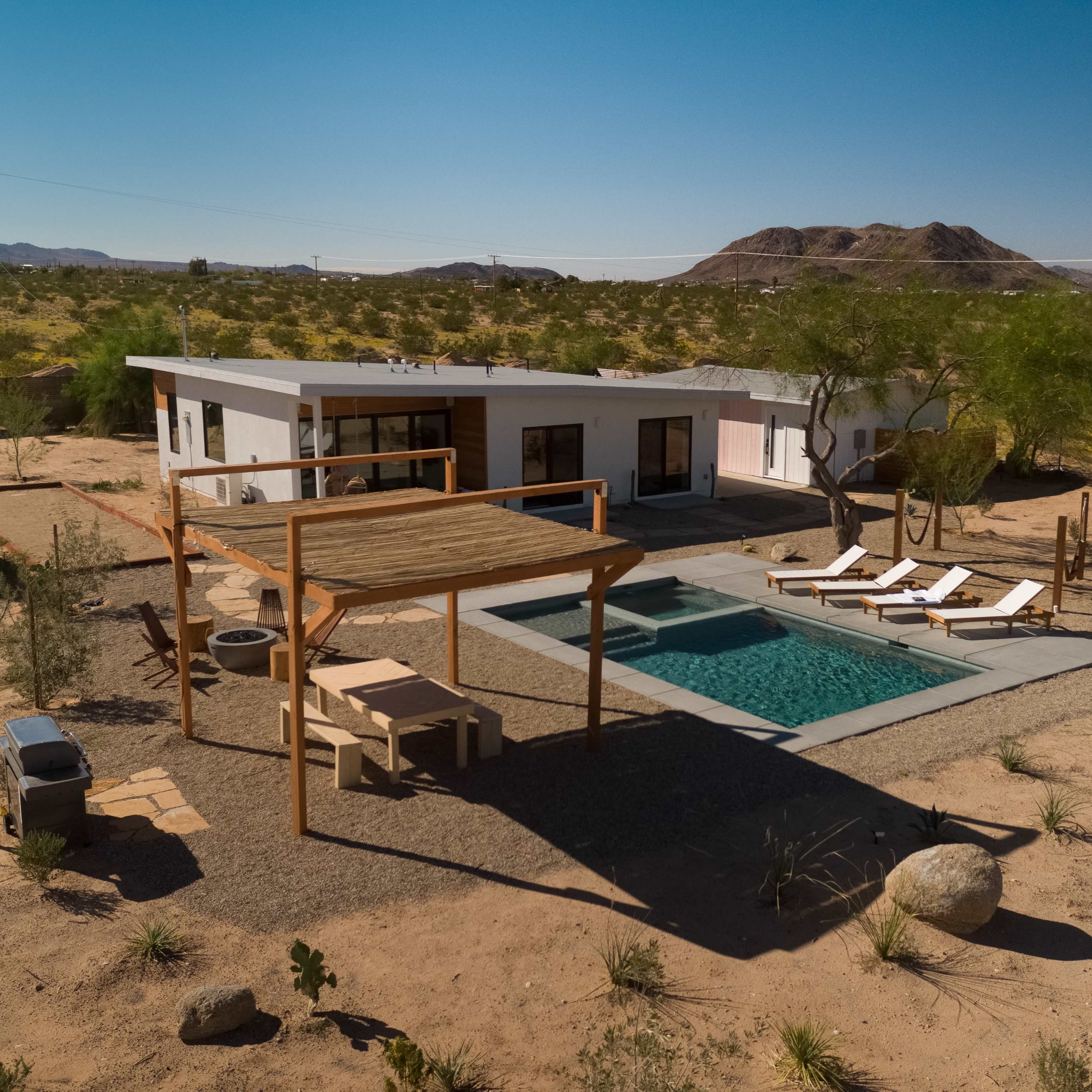 Casa Bella – A private, fully fenced retreat with stunning views and ample space. Image in , Landers, CA