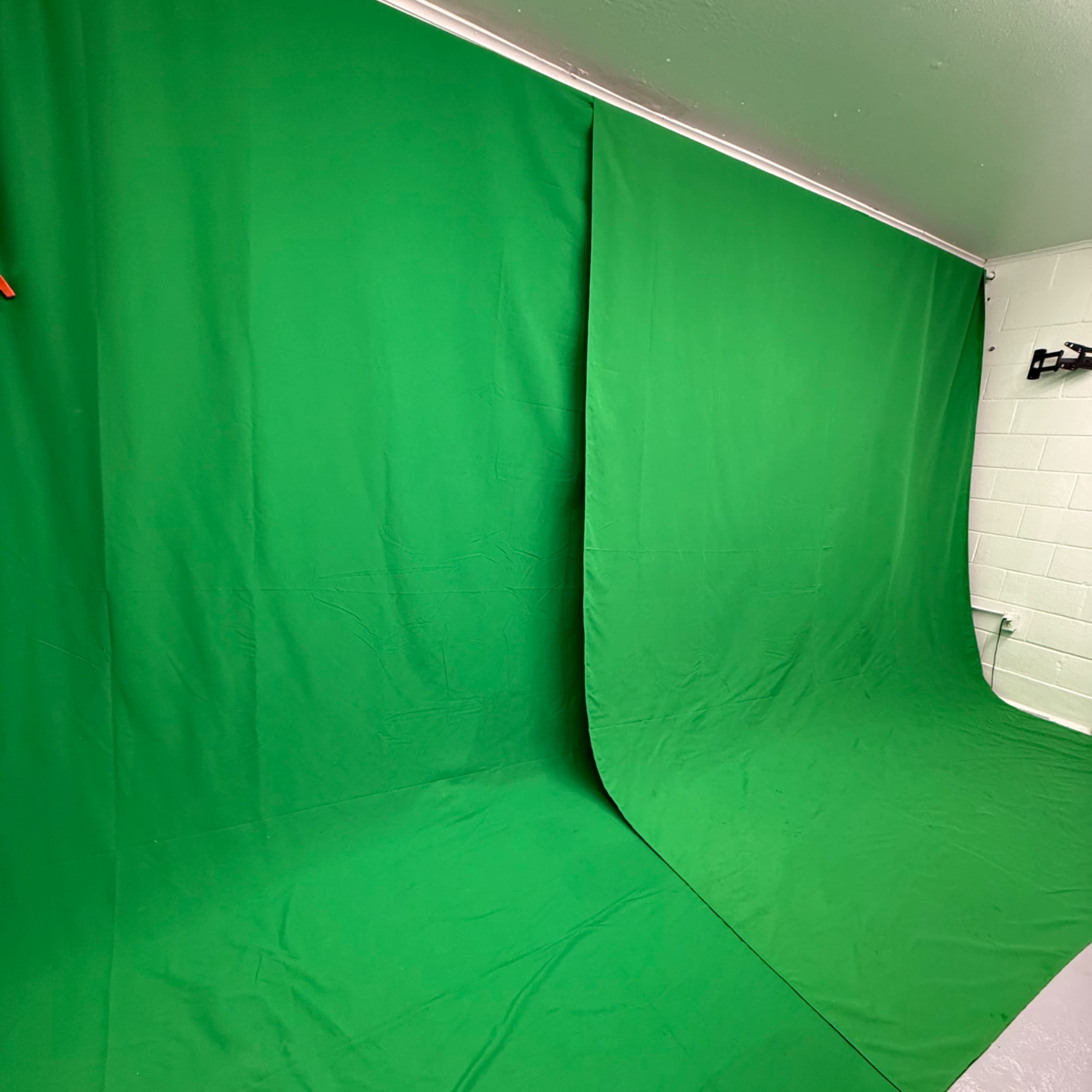 Green Screen Room - Parallel Ego Building Image in Near Northside, Houston, TX