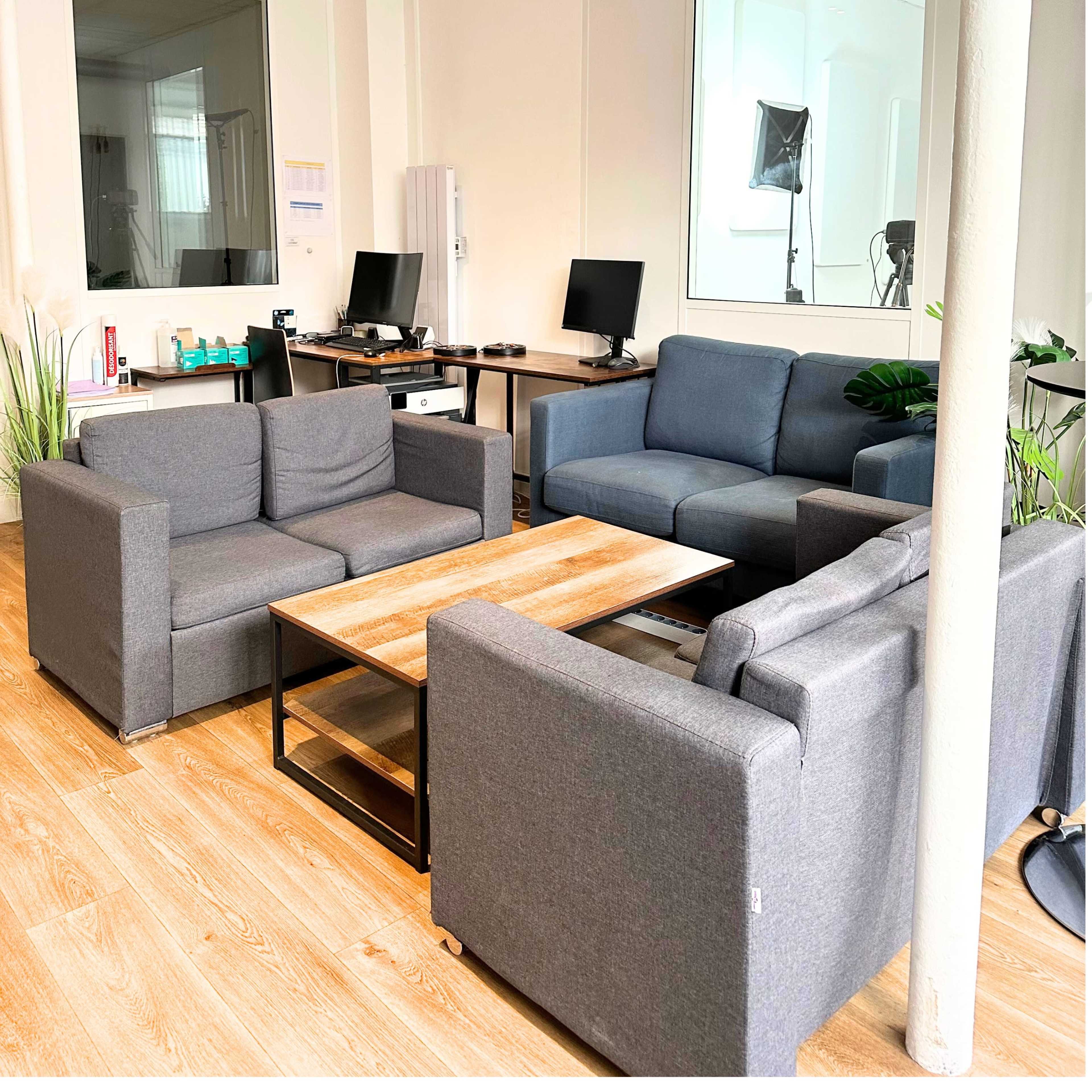 Un studio de quatorze salles séparées entièrement équipées Image dans Paris, Paris, Île-de-France