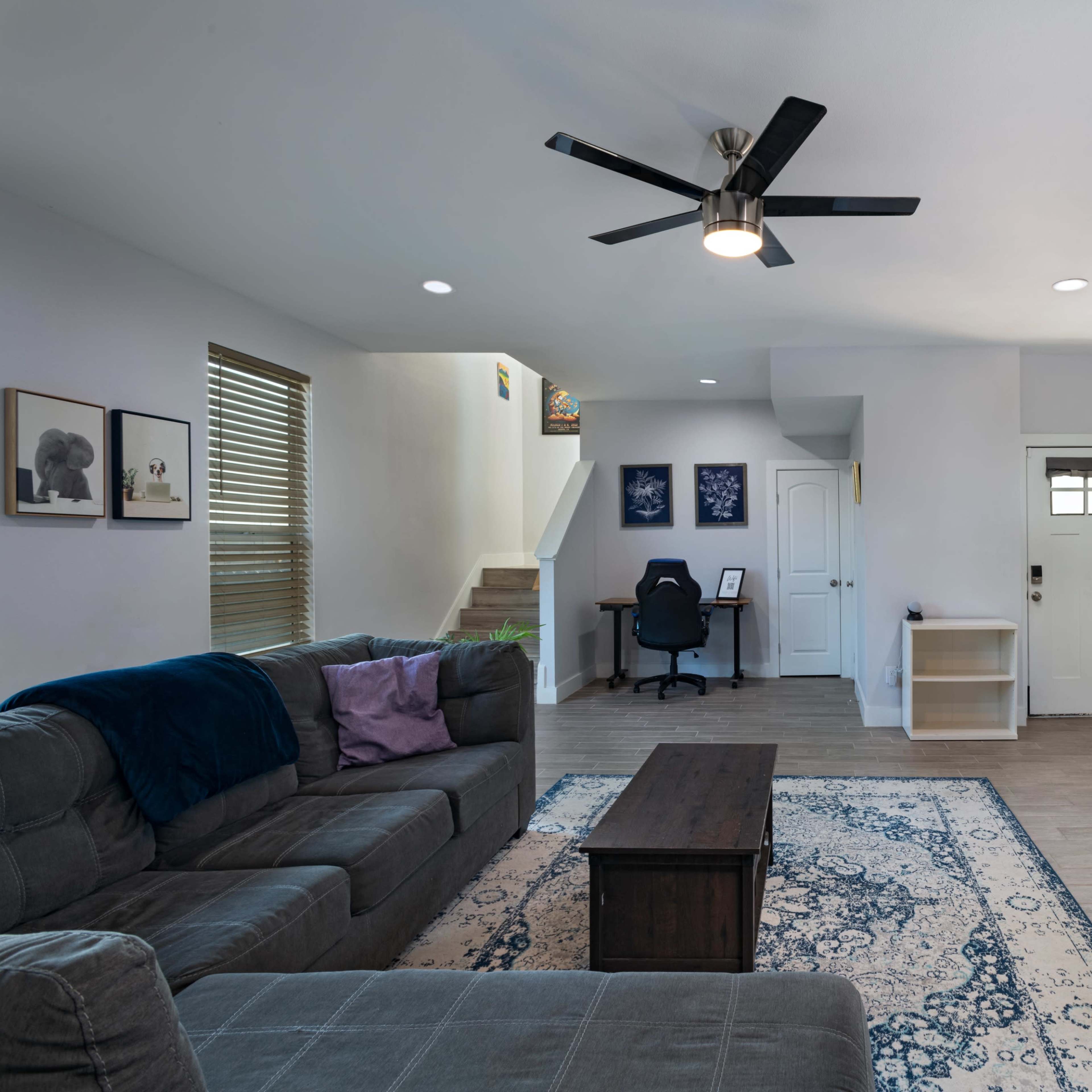 Large Country House, Remote and Private Image in Del Valle, Del Valle, TX