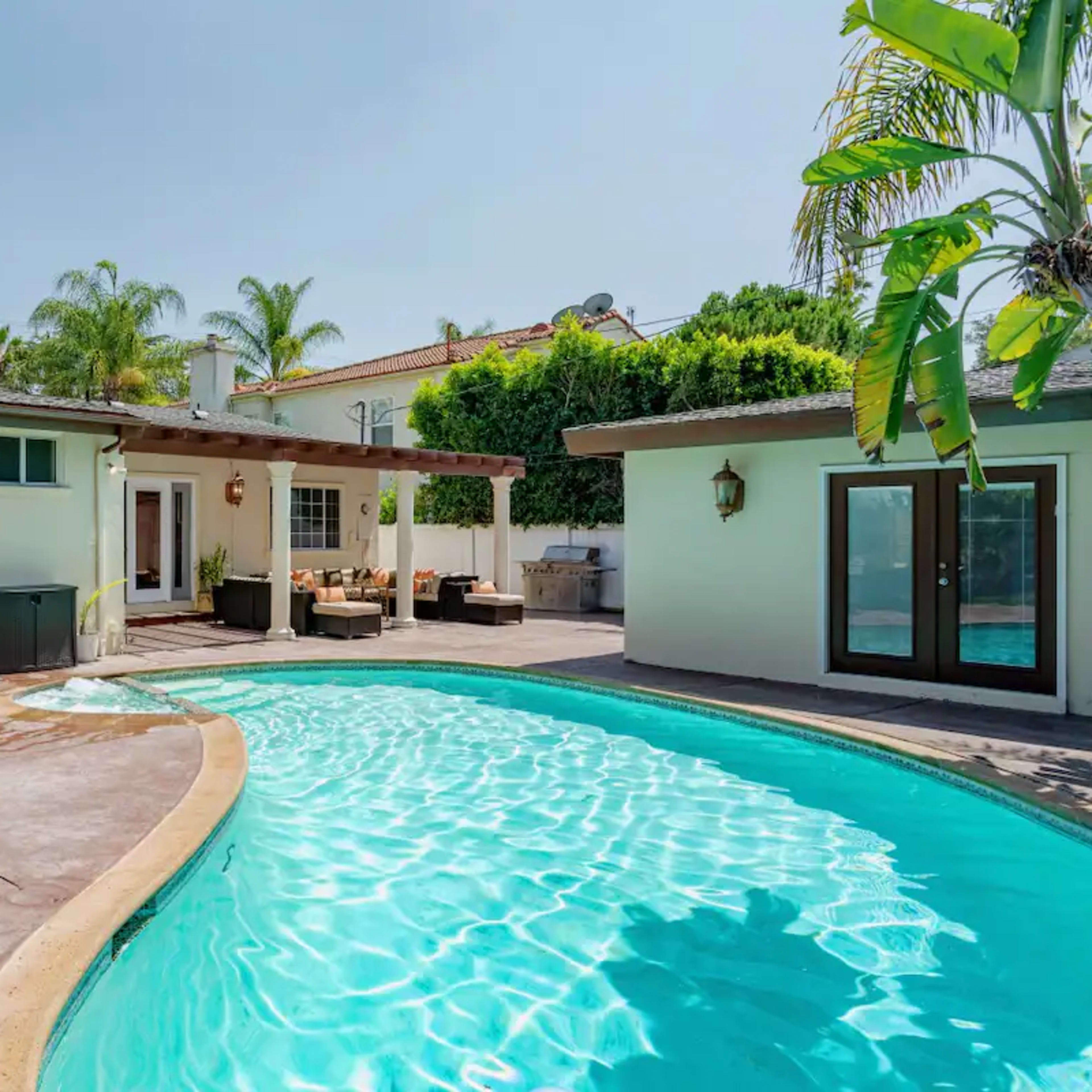 Massive Home with Pool/Jacuzzi near Universal Studios Image in Sherman Oaks, Los Angeles, CA