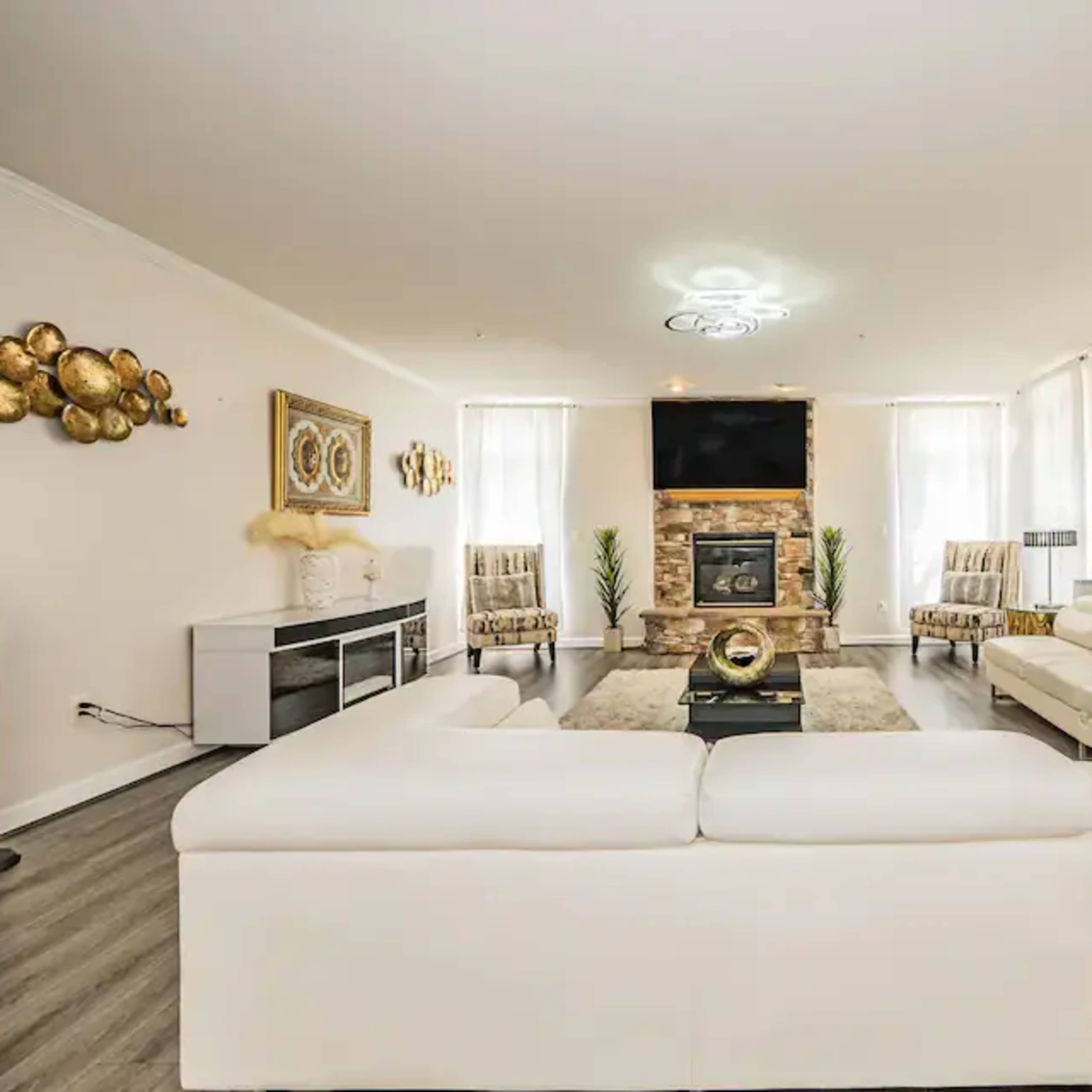 Spacious and Cozy 8 Bedrooms house w/ Gym near D.C Image in Glenn Dale, Glenn Dale, MD
