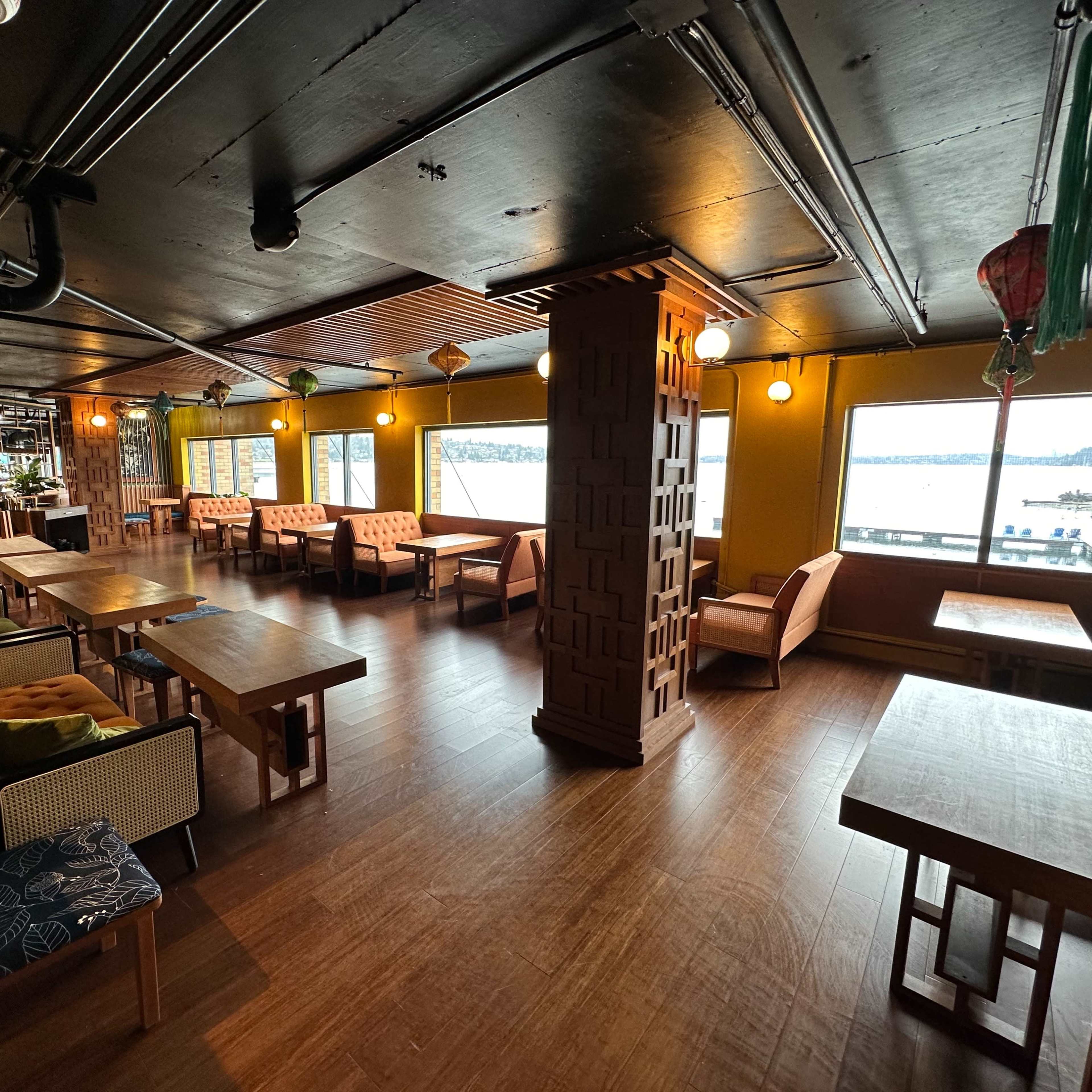 Second Story Lake View Lounge Area Image in Renton, Renton, WA