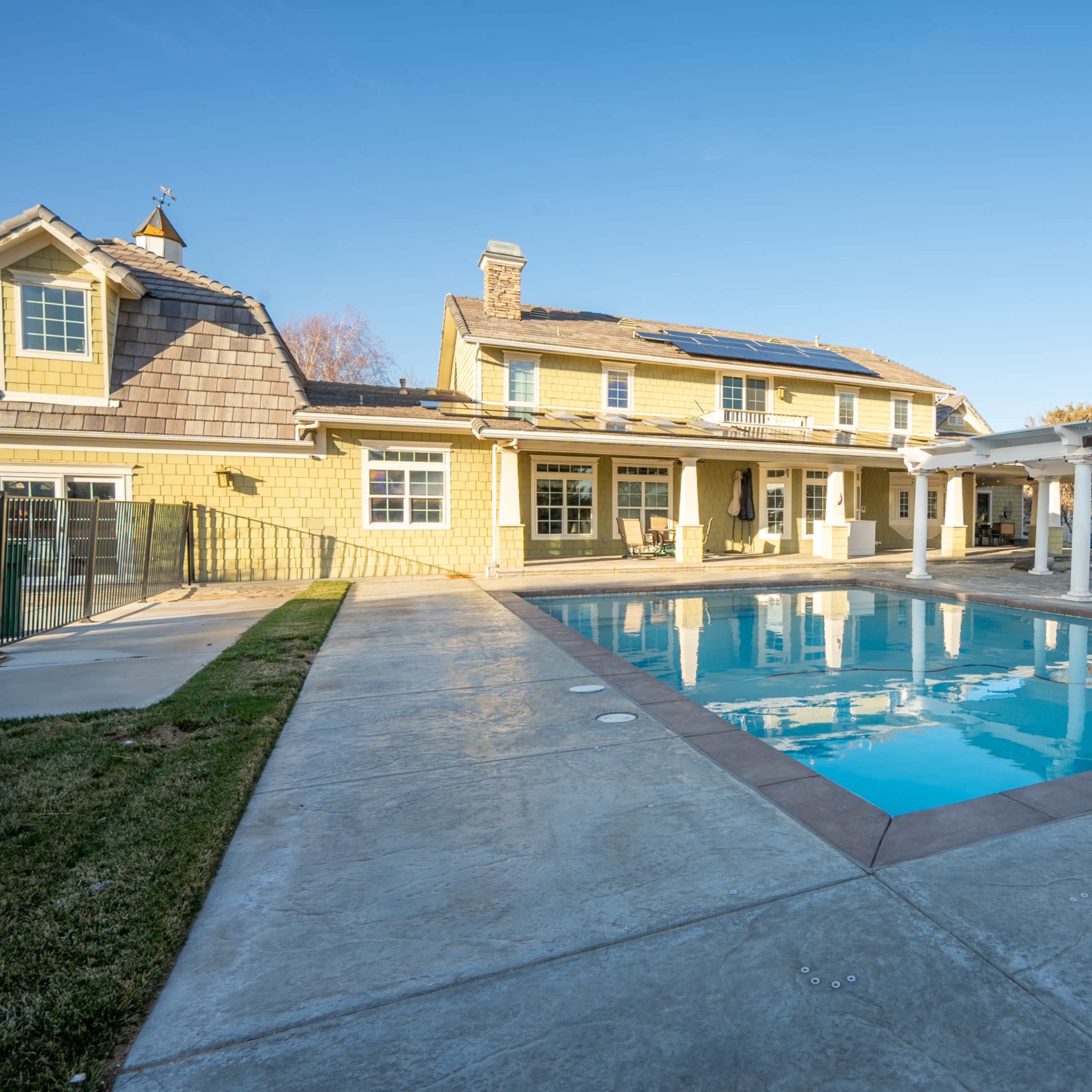 Large Pool and backyard Image in Lancaster, Lancaster, CA
