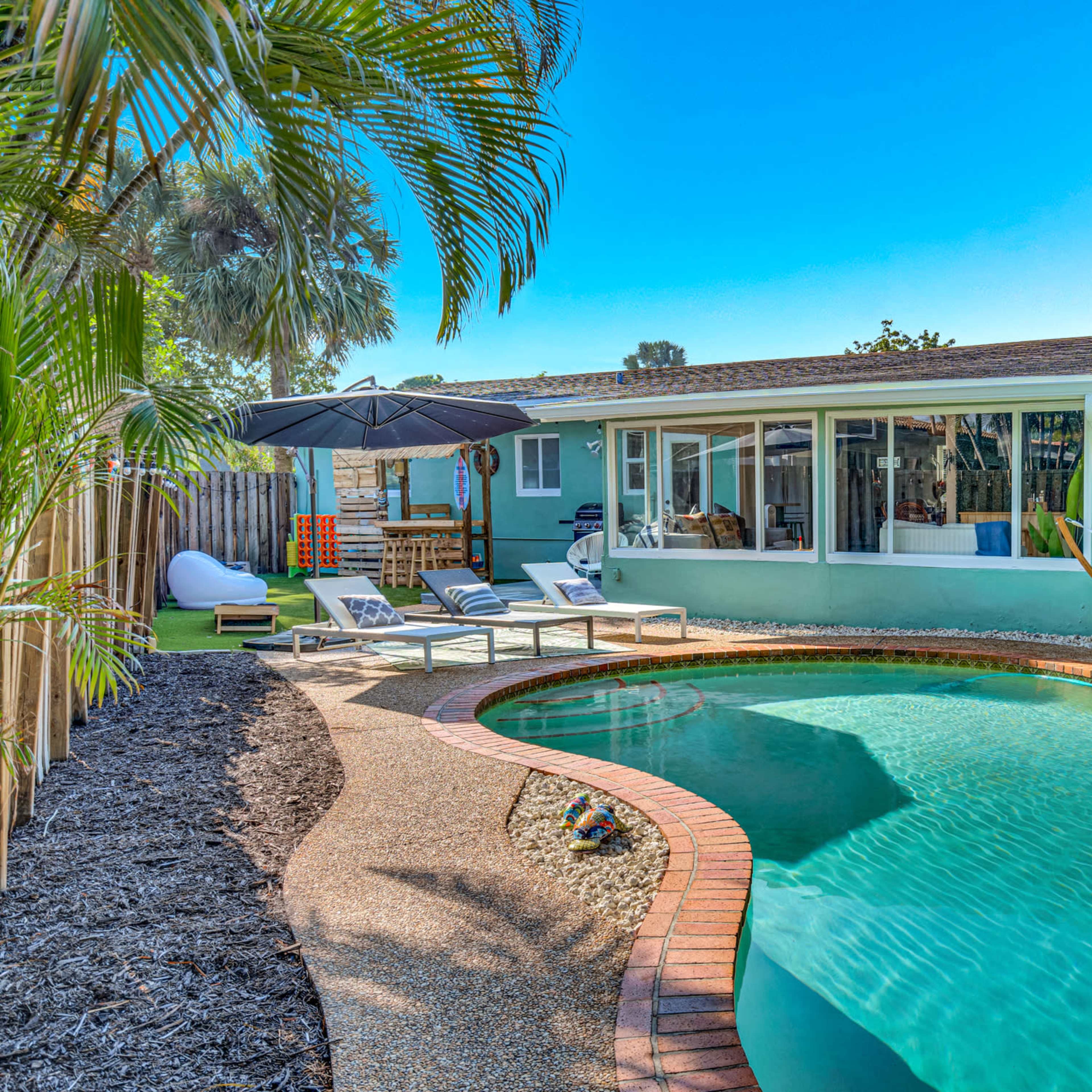 Vibrant Outdoor Retreat with Pool | Ideal for Shoots & Gatherings Image in Wilton Manors, Wilton Manors, FL