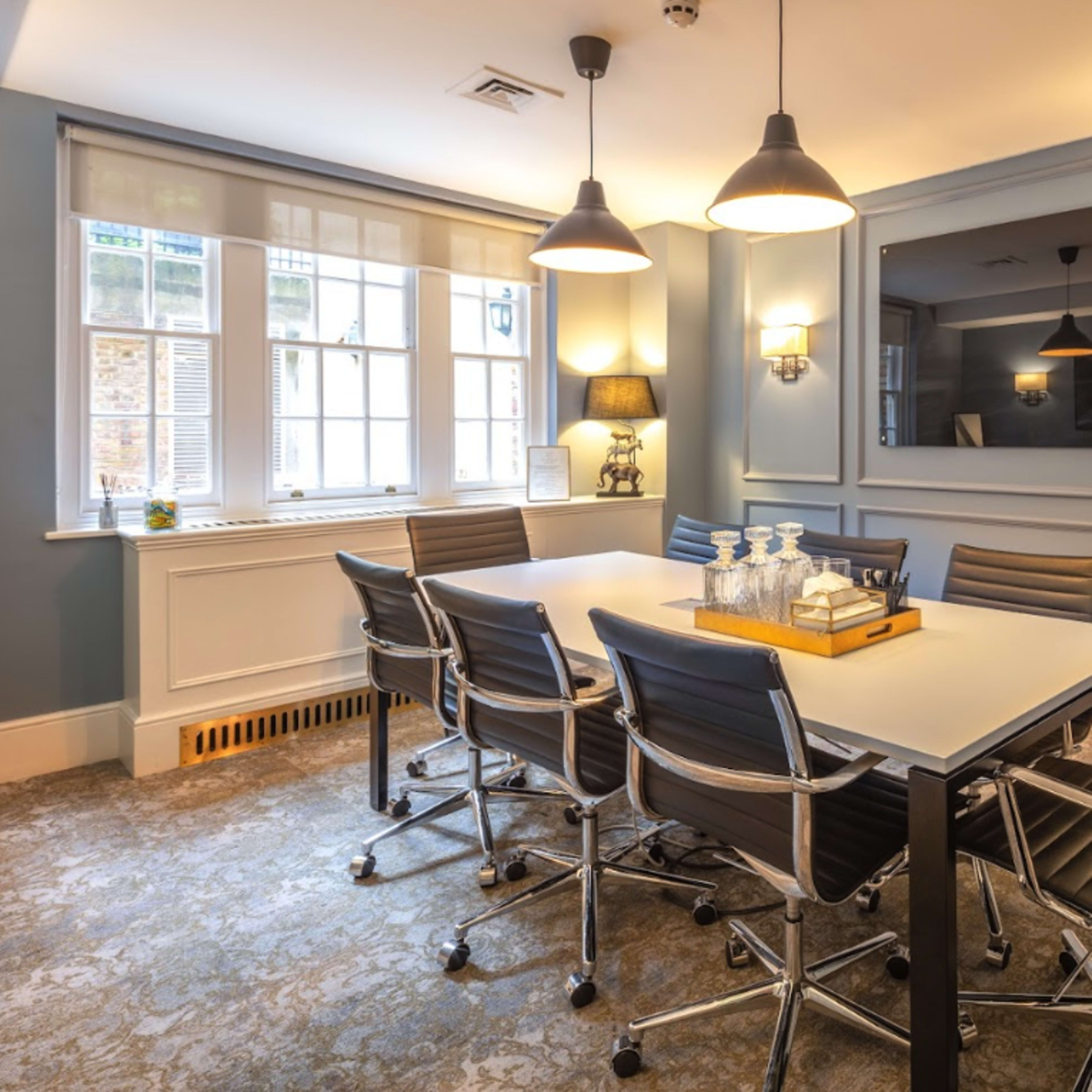 Meeting Room for 8 Attendees in Mayfair - Meeting Room 2 - Mayfair Image in Mayfair, London, England