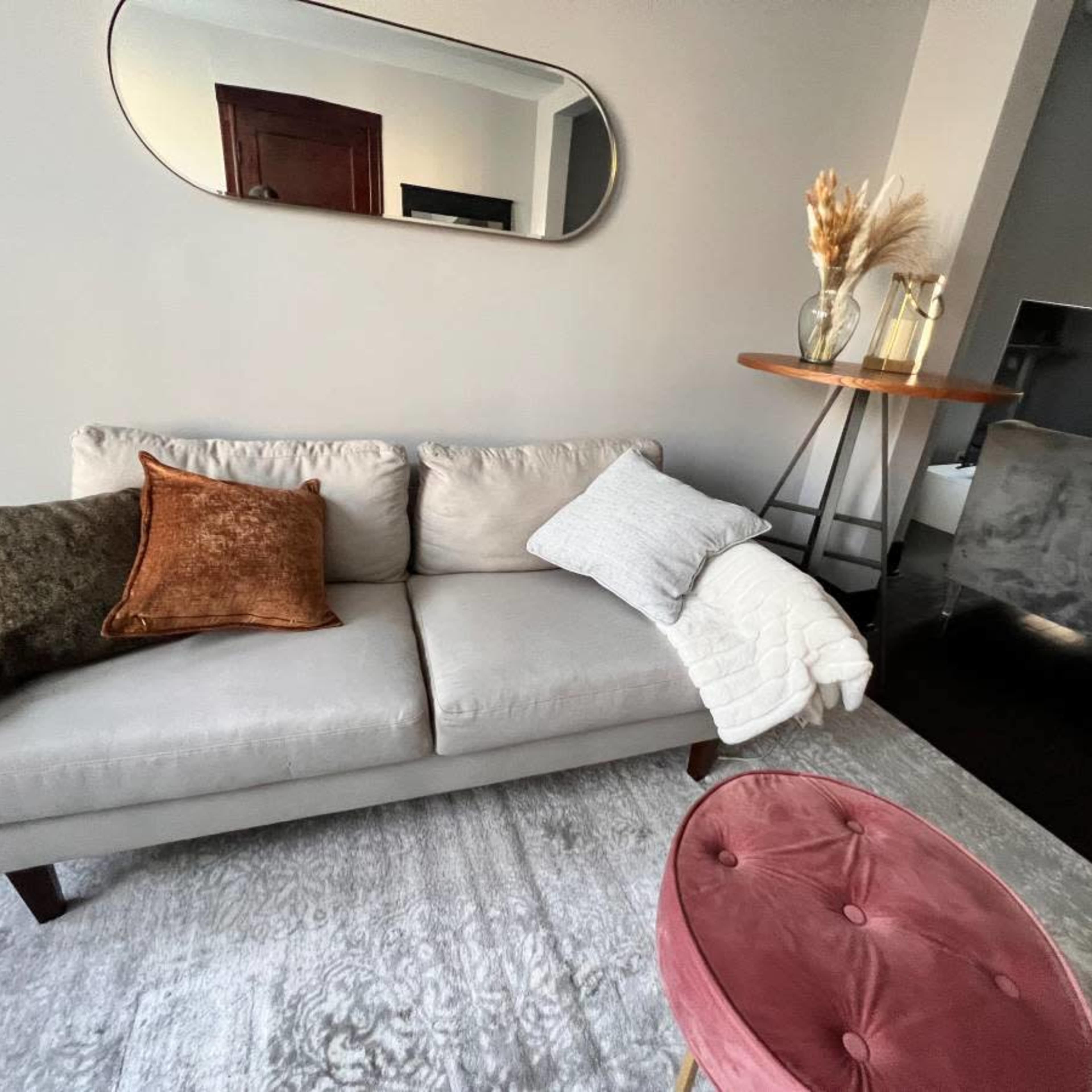 Logan Square Modern Apartment Image in Logan Square, Chicago, IL