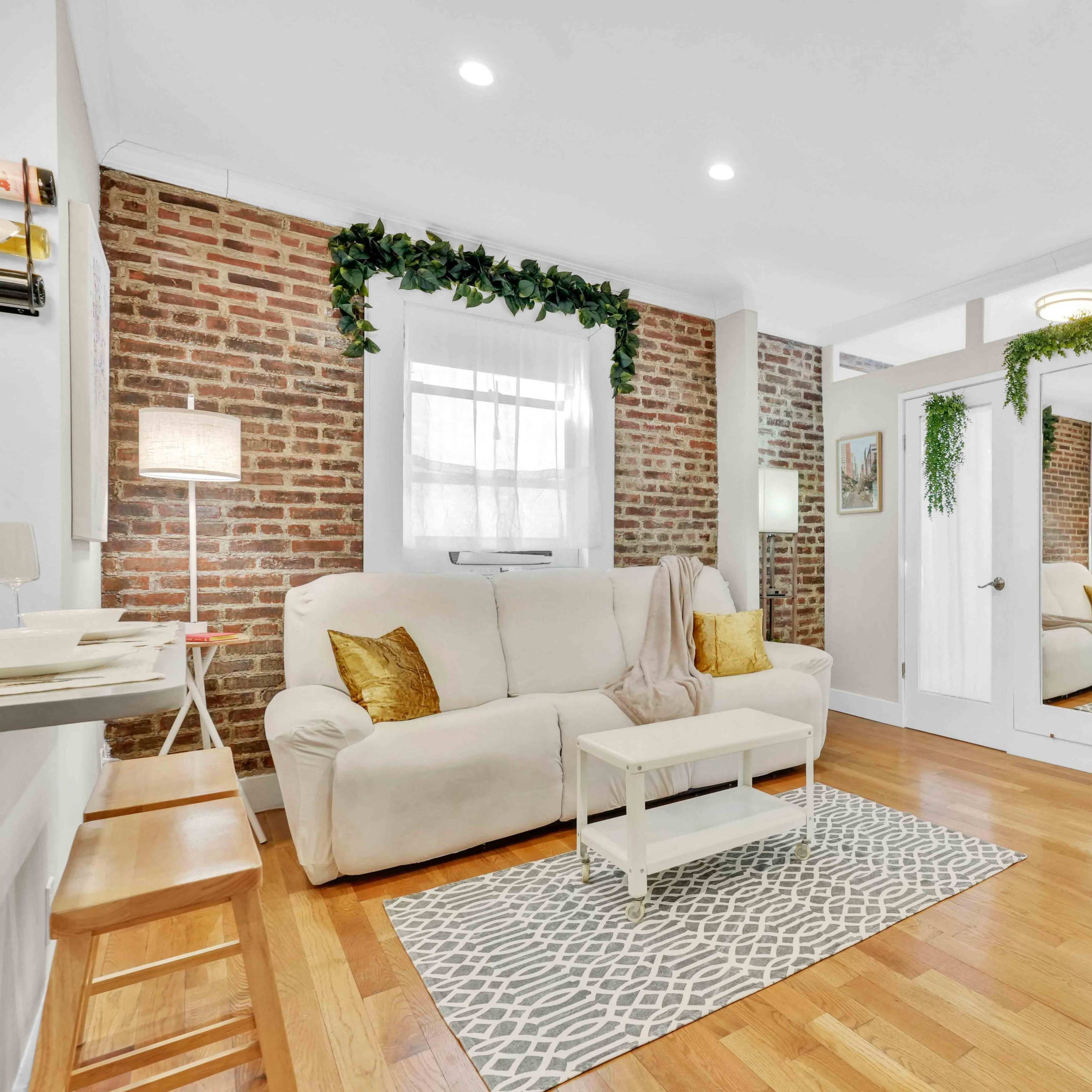 Beautiful 2 Bedroom in Astoria Ditmars with exposed brick Image in Ditmars Steinway, Queens County, NY