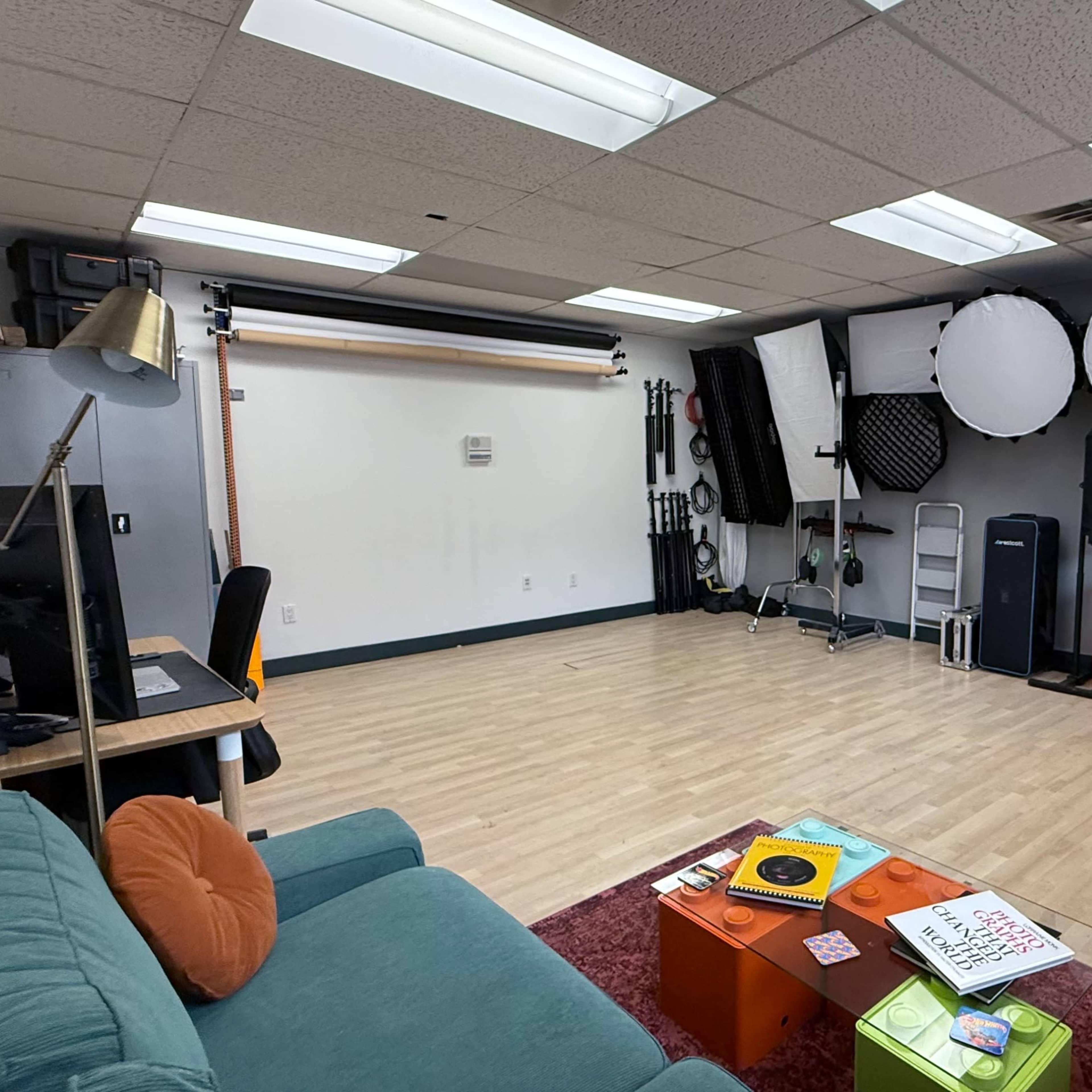 Fully Equipped Photography Studio in Central Toronto Image in Davisville Village, Toronto, ON