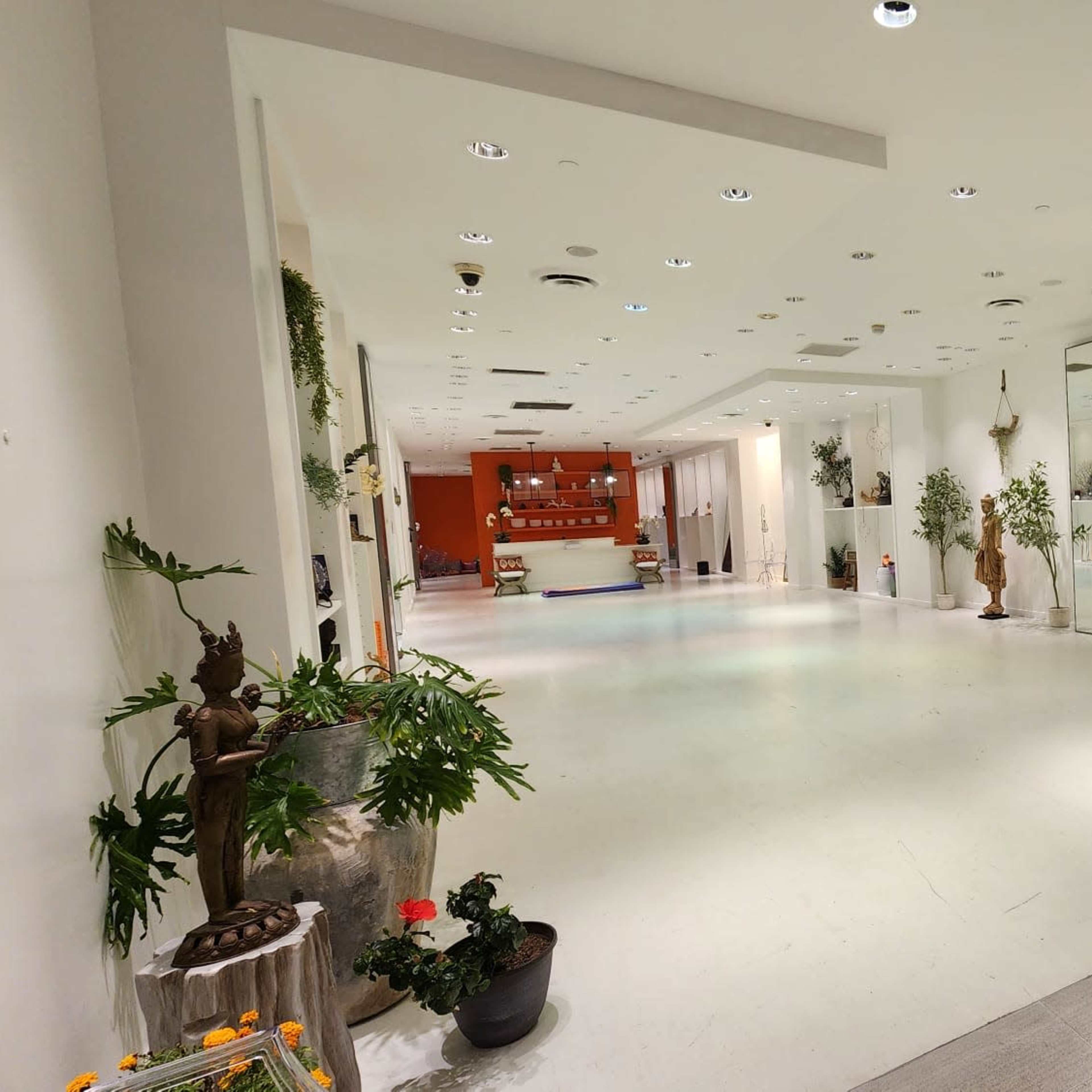 Bright & Spacious Yoga & Meditation Studio at 3rd Street Promenade Image in Downtown, Santa Monica, CA