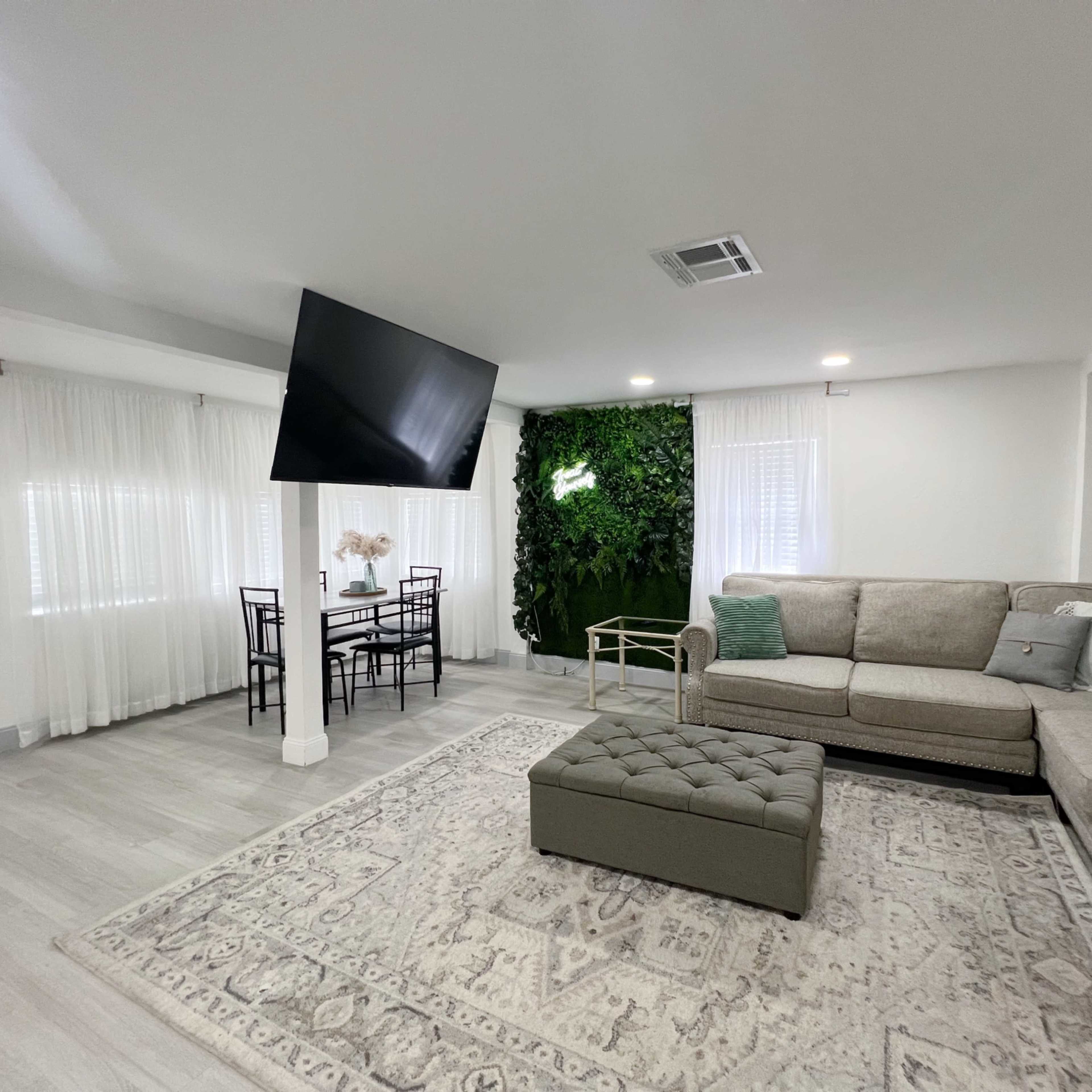 Unique Charming Home with tons of Natural Light Image in Fort Myers, Fort Myers, FL