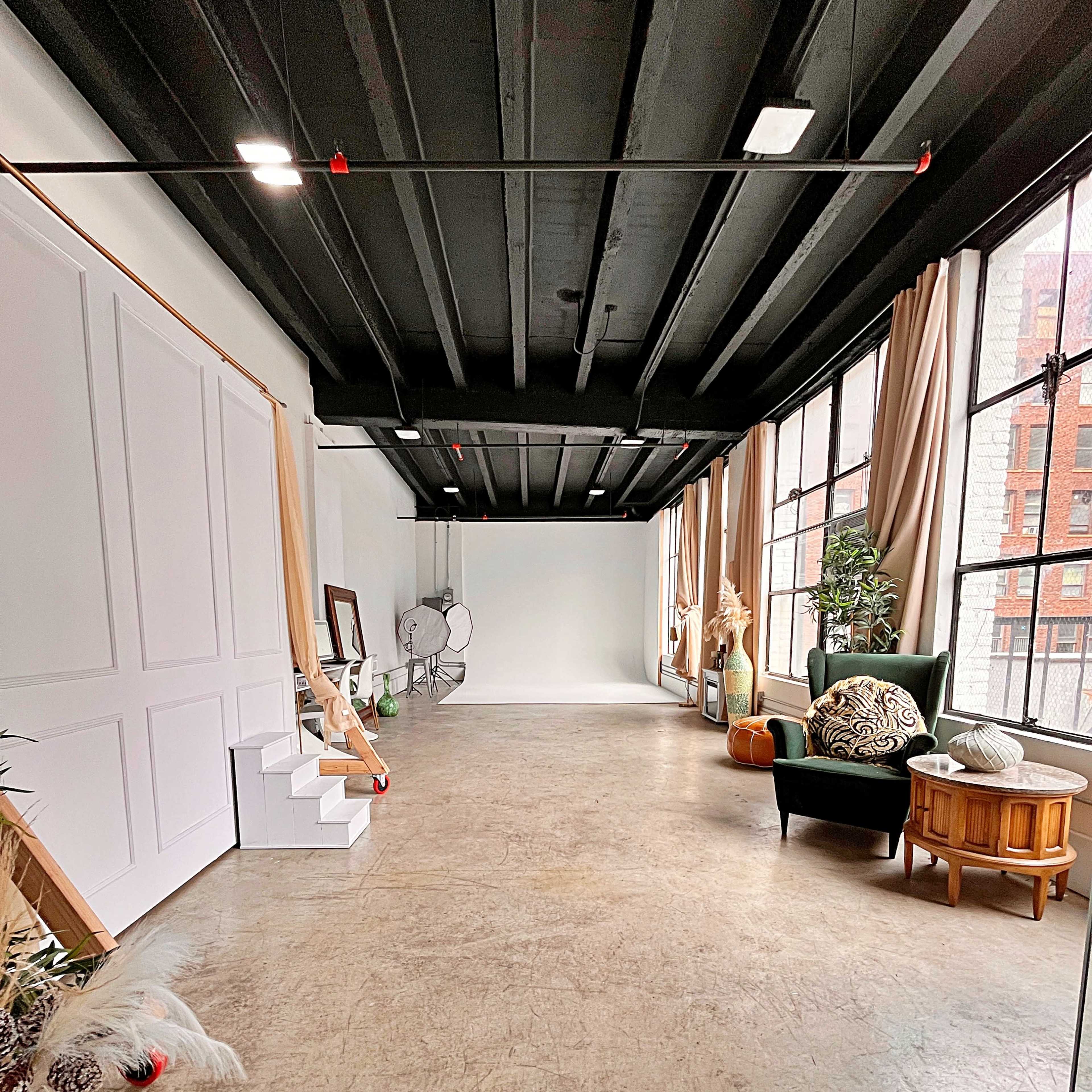 Open Space Loft with City Views, Mobile Wall, Cyc Wall Image in Central LA, Los Angeles, CA