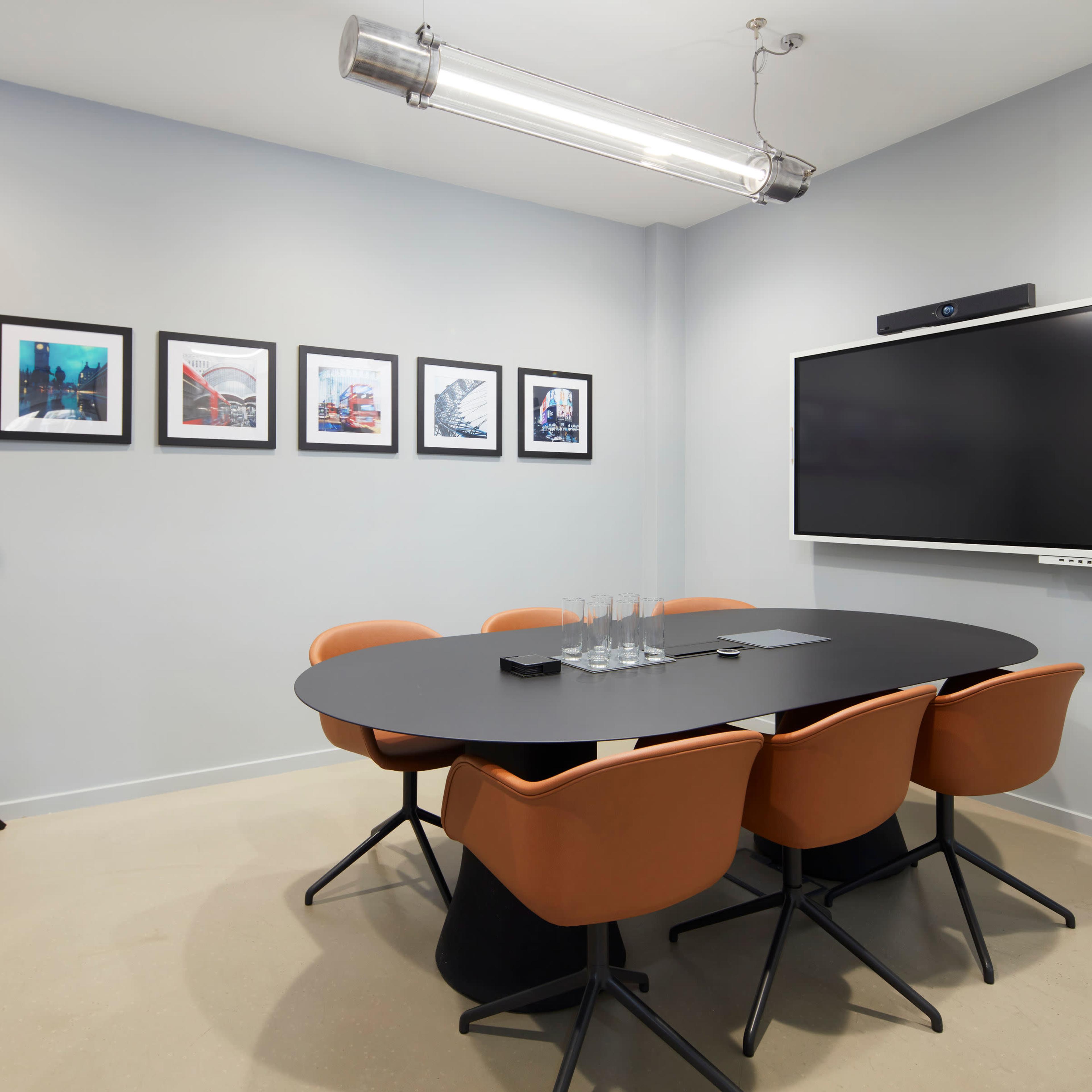 The Emonda - modern 4 person meeting room in Covent Garden Image in Holborn, London, England